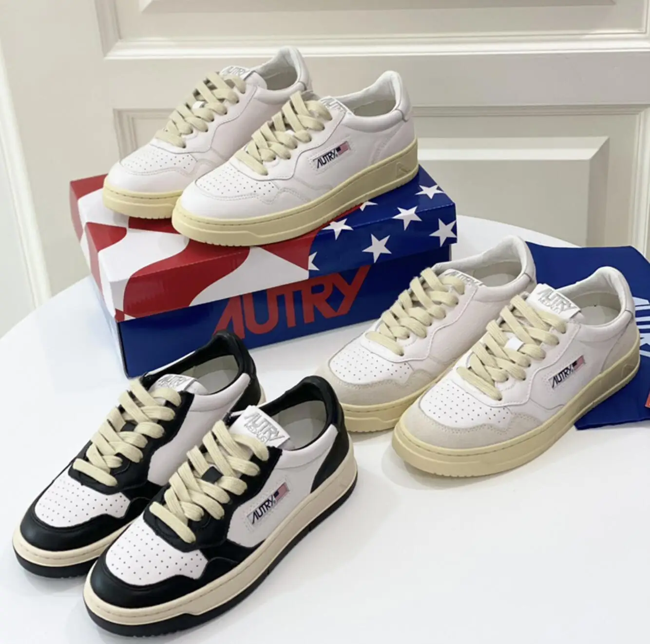 Classic White AUTRY MEDALIST Genuine Leather Men Women Matte Sports Shoes Low Top Casual Board Shoes Running Shoes
Classic White AUTRY MEDALIST Genuine Leather Men Women Matte Sports Shoes Low Top Casual Board Shoes Running Shoes
