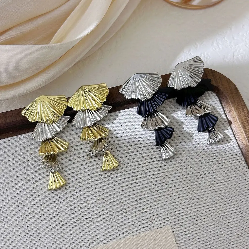Hook Piercing Fan Tassel Earrings Elegant Shell Shaped Vintage Long Earrings Ear Jewelry Accessories Exaggerated Earrings Party
Hook Piercing Fan Tassel Earrings Elegant Shell Shaped Vintage Long Earrings Ear Jewelry Accessories Exaggerated Earrings Party