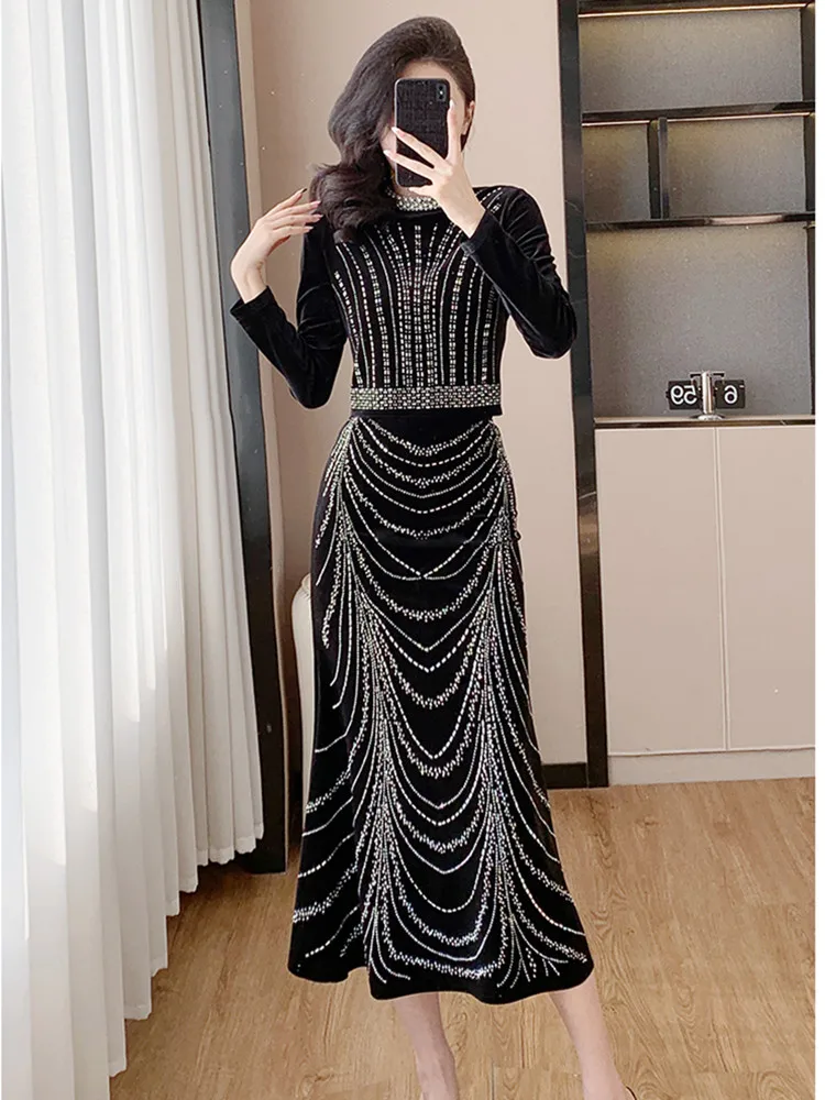 Fall/Winter Classic Black Velvet Diamonds Two Piece Sets For Women Long Sleeve Crop Top and Bodycon Mermaid Skirt Suits Female
Fall/Winter Classic Black Velvet Diamonds Two Piece Sets For Women Long Sleeve Crop Top and Bodycon Mermaid Skirt Suits Female