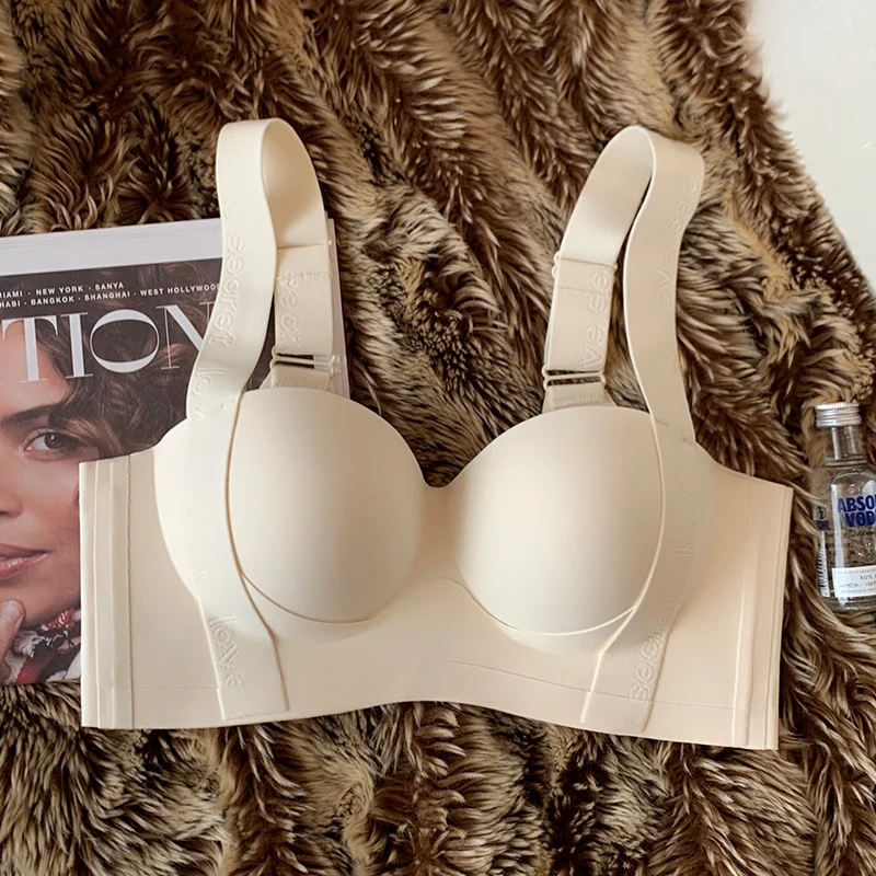 Non-marking underwear female thickened lingerie small breasts gathered to show large half-cup on the support bra
Non-marking underwear female thickened lingerie small breasts gathered to show large half-cup on the support bra