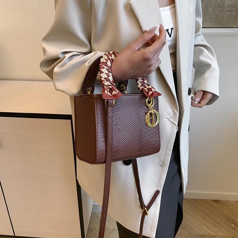 Premium Elegant Women's Shoulder Bag Designer Leather Crossbody Handbag Ladies Tote Luxury Brand Messenger Bag Trendy Accessory
Premium Elegant Women's Shoulder Bag Designer Leather Crossbody Handbag Ladies Tote Luxury Brand Messenger Bag Trendy Accessory