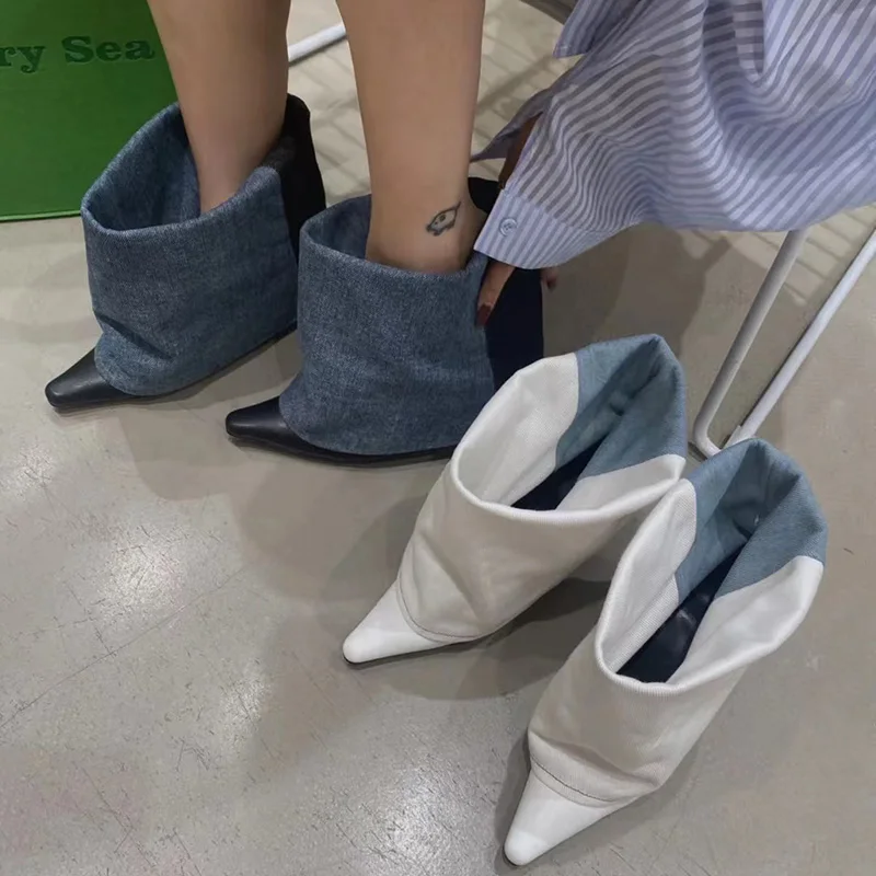 Niche pointed toe stitching short boots women's 2022 new style denim trousers boots color matching slimming short boots
Niche pointed toe stitching short boots women's 2022 new style denim trousers boots color matching slimming short boots