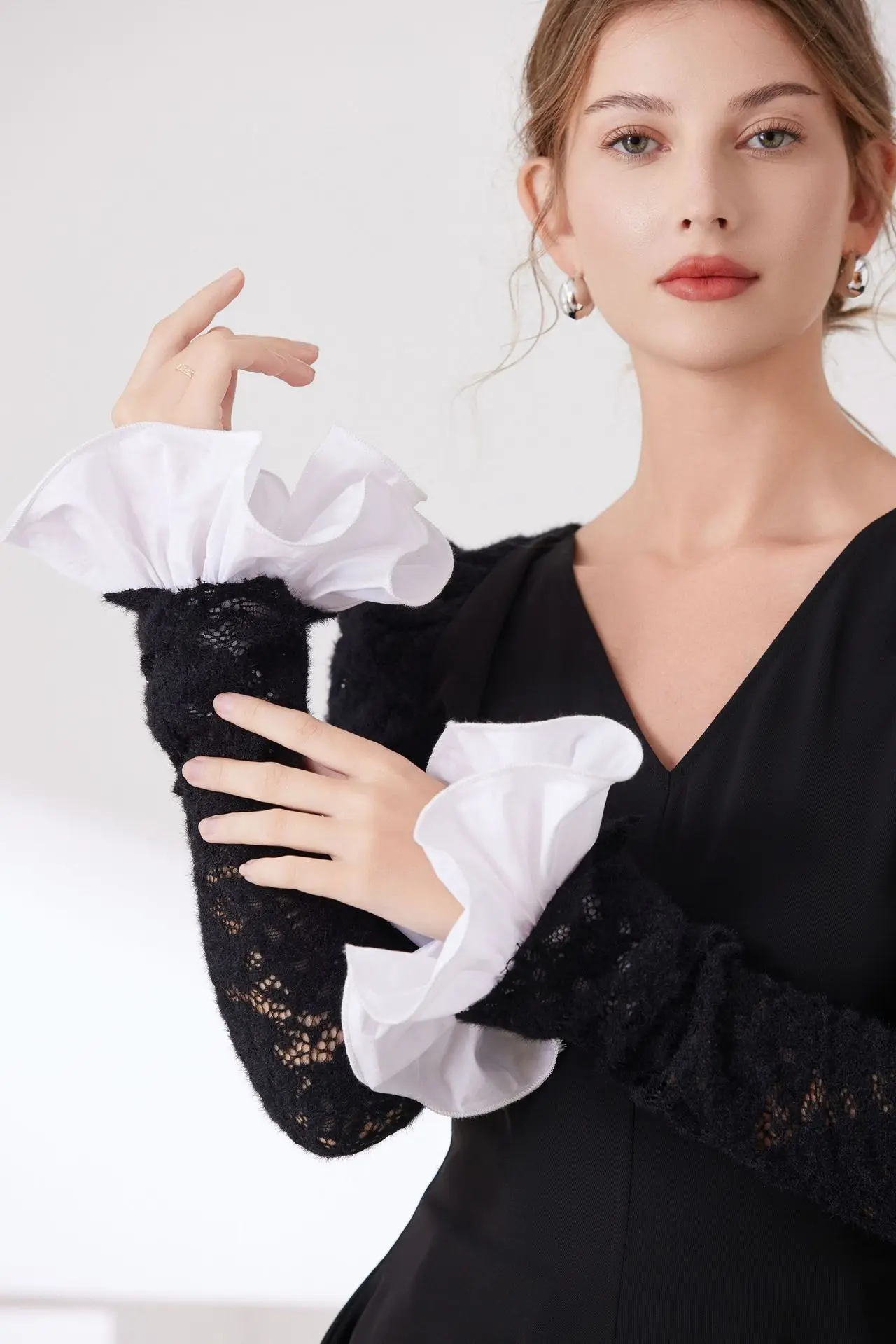 Хлопковая рубашка со плиссированными пышными искусственными рукавами, женский универсальный декоративный свитер с искусственными манжетами, расклешенный свитшот с короткими рукавами
Хлопковая рубашка со плиссированными пышными искусственными рукавами, женский универсальный декоративный свитер с искусственными манжетами, расклешенный свитшот с короткими рукавами