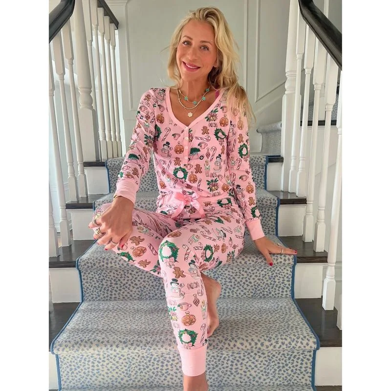 Christmas Theme Sleepwear Set Women's Fashionable V-Neck Pajama Outfit Cross-Border Summer Collection Stylish Nightgown Set
Christmas Theme Sleepwear Set Women's Fashionable V-Neck Pajama Outfit Cross-Border Summer Collection Stylish Nightgown Set