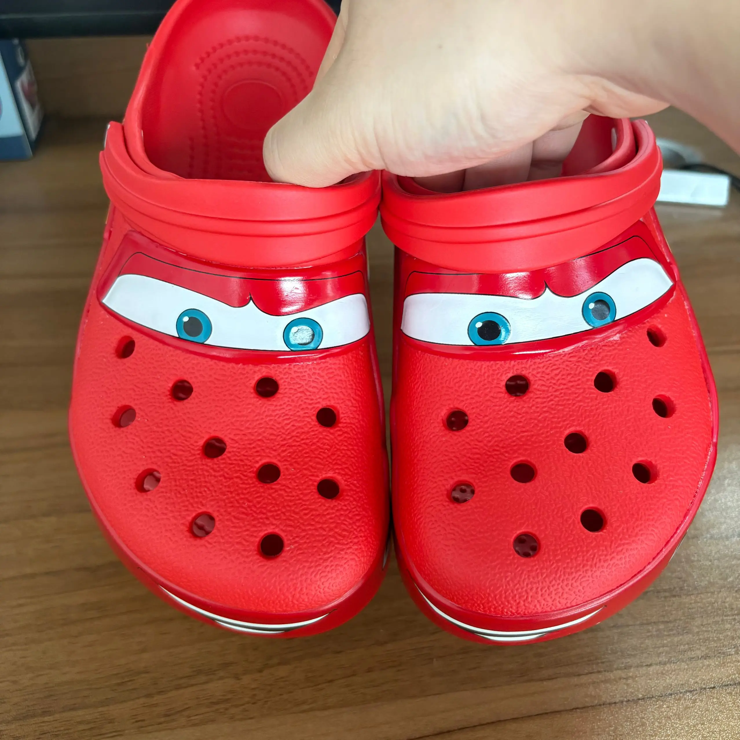 Disney Mcqueens Pixar Cartoon Solid Waterproof Slippers Hole Sandals Outdoor Sand Sandals Casual Breathable EVA Adult Shoes Gif
Disney Mcqueens Pixar Cartoon Solid Waterproof Slippers Hole Sandals Outdoor Sand Sandals Casual Breathable EVA Adult Shoes Gif