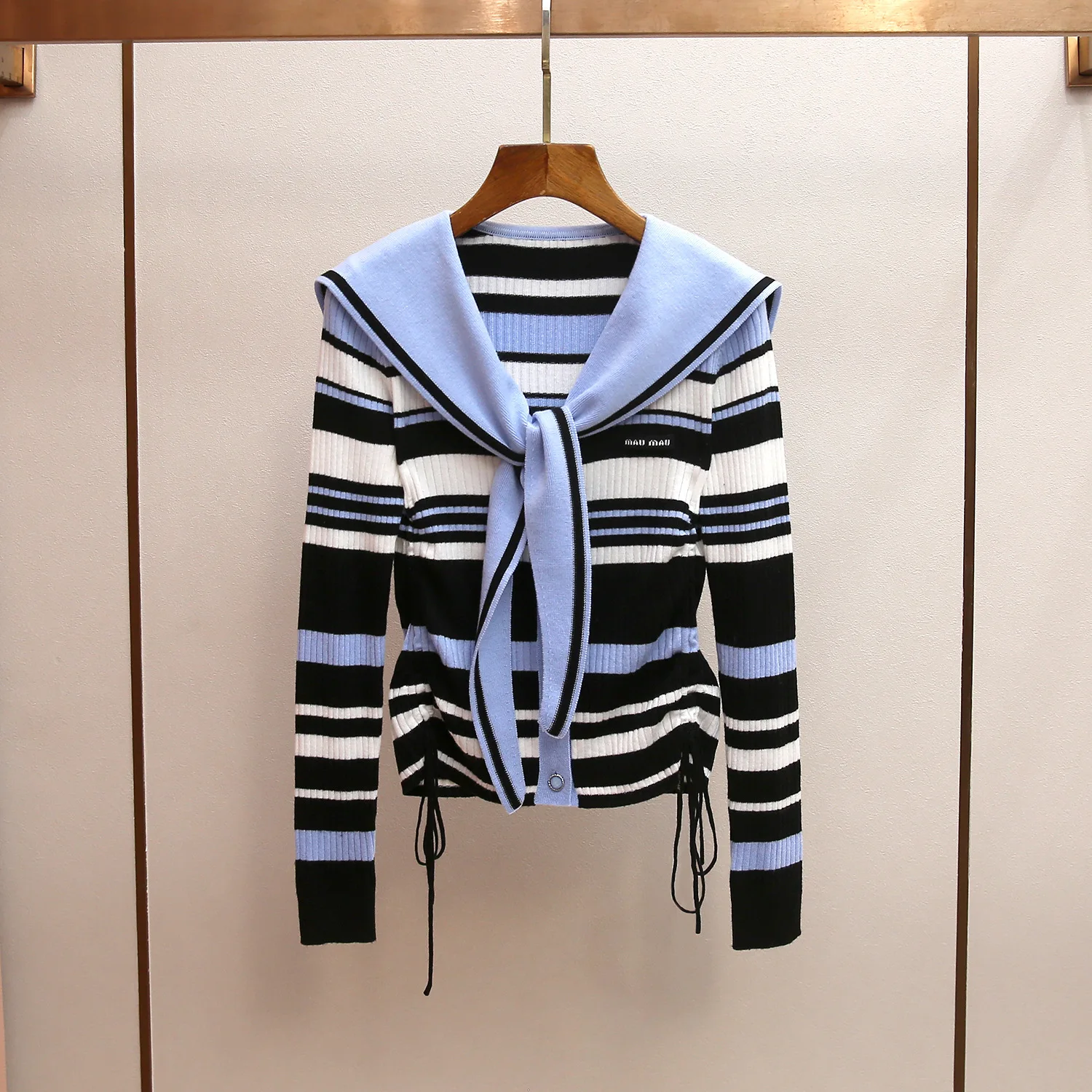 MaSande High-End Women's Knitted Sweater Autumn Winter New Korean Sle Youthful Ne Dstring Slimming Stripe Pattern
MaSande High-End Women's Knitted Sweater Autumn Winter New Korean Sle Youthful Ne Dstring Slimming Stripe Pattern