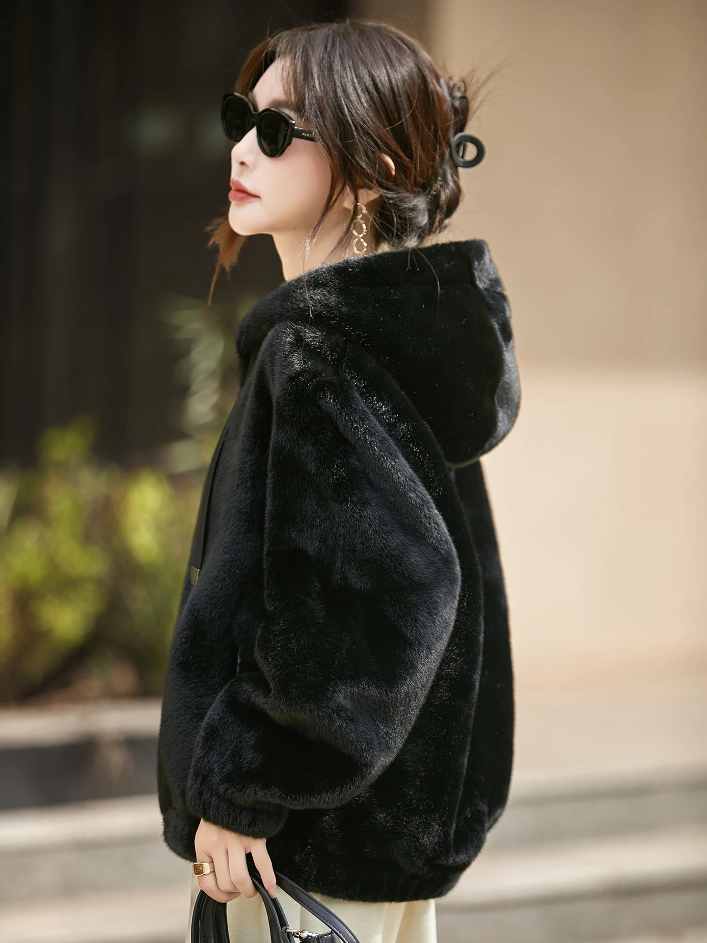 2026 New Short Women's Fur Coat Imitated Mink Leather Jacket with Hood Young Fashionable Viscose Top Other Material
2026 New Short Women's Fur Coat Imitated Mink Leather Jacket with Hood Young Fashionable Viscose Top Other Material