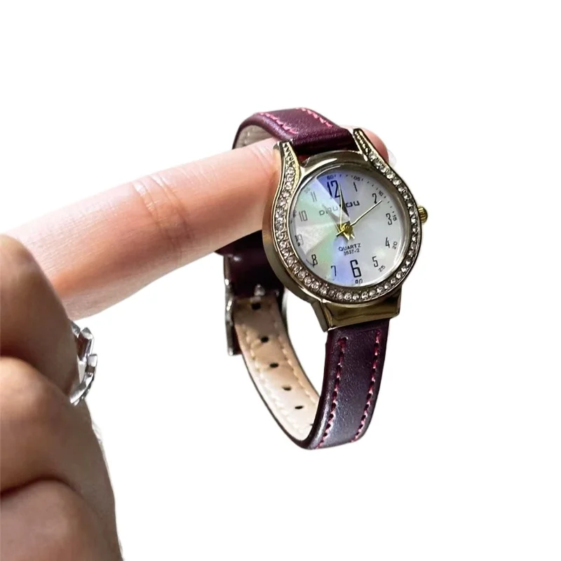 Women's watch niche light luxury student high sense retro leather watch quartz watch temperament
Women's watch niche light luxury student high sense retro leather watch quartz watch temperament