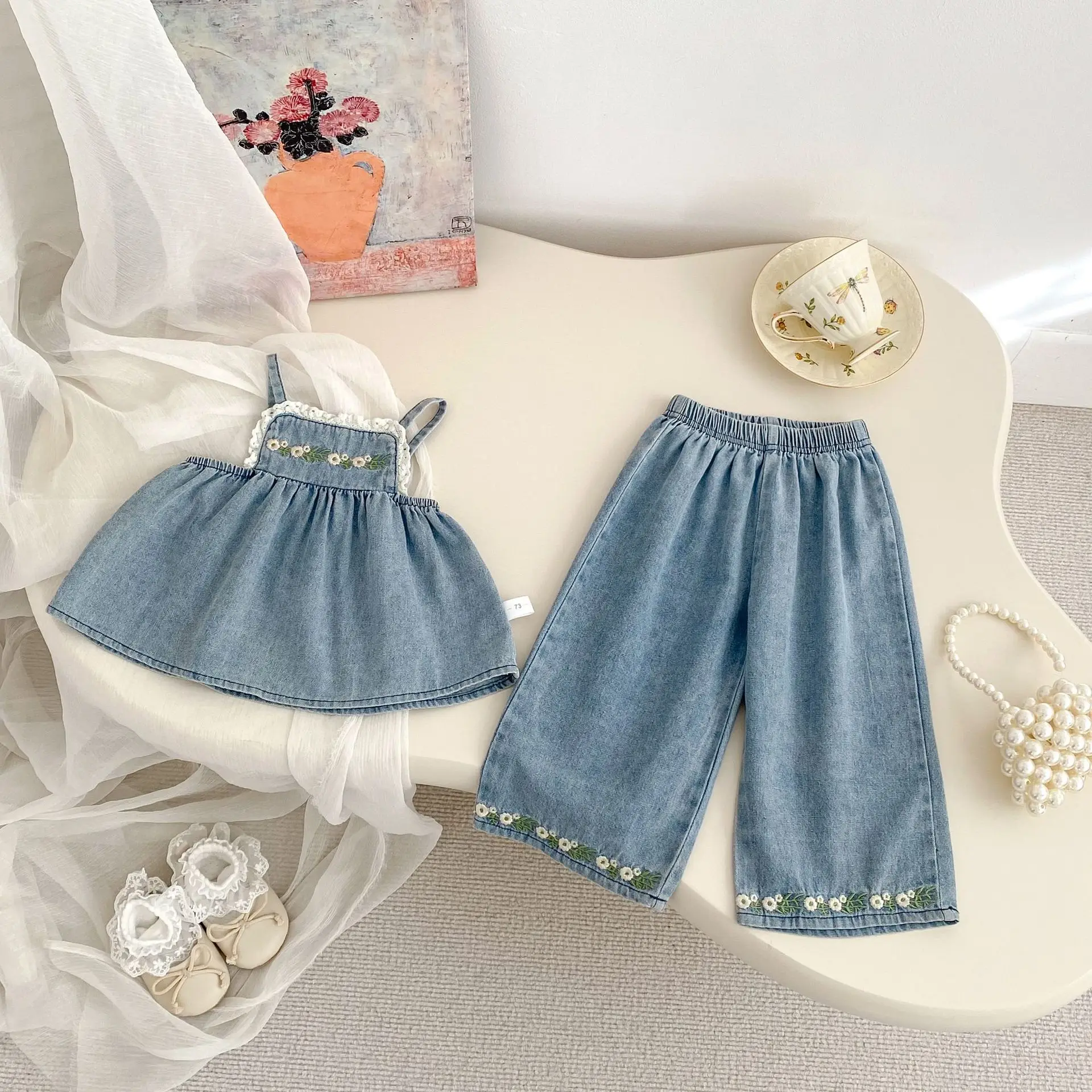 2026 Summer New Girls Sleeveless Clothes Set Baby Girl Sweet Embroidery Lace Sling + Pants 2pcs Suit Kids Casual Denim Outfits
2026 Summer New Girls Sleeveless Clothes Set Baby Girl Sweet Embroidery Lace Sling + Pants 2pcs Suit Kids Casual Denim Outfits
