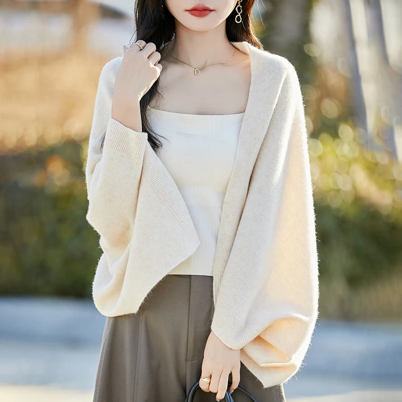 2025 New Loose Shawl Women Knitwear 100% Pure Wool Cardigan Sweater Raglan Sleeves One Size fits All High Quality Basics Tops
2025 New Loose Shawl Women Knitwear 100% Pure Wool Cardigan Sweater Raglan Sleeves One Size fits All High Quality Basics Tops