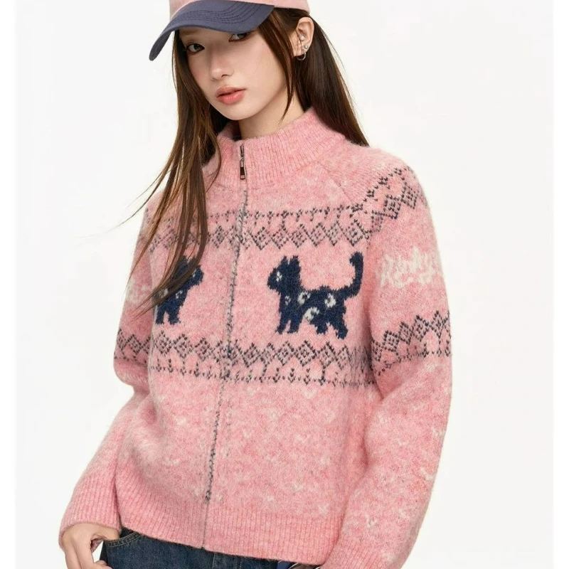 New Fashionable Knitted Sweater Couple Tops 2026 Autumn Winter Printed Kitten Stand-up Collar Cardigan Sweater for Men and Women
New Fashionable Knitted Sweater Couple Tops 2026 Autumn Winter Printed Kitten Stand-up Collar Cardigan Sweater for Men and Women