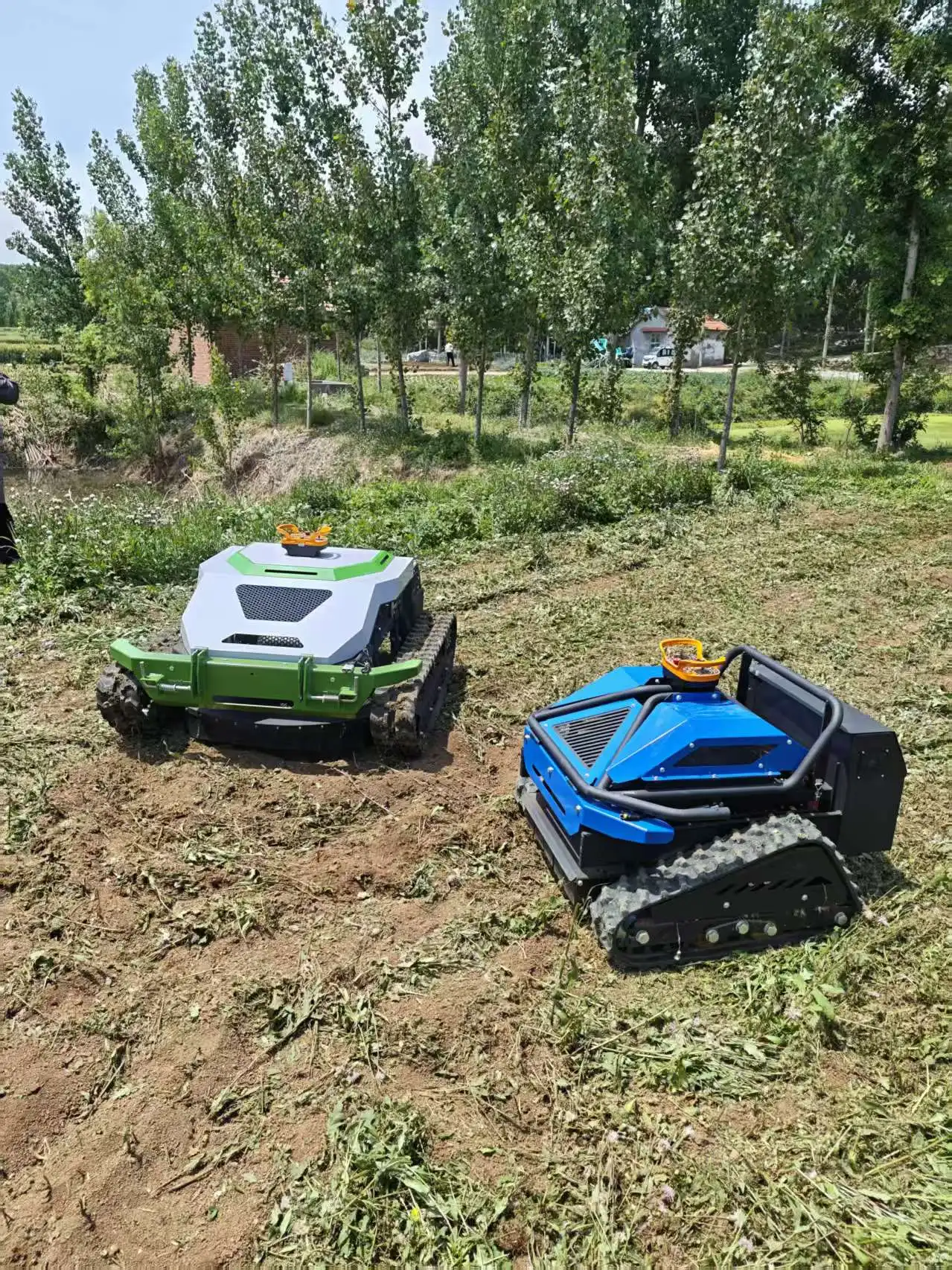 Compact Remote Control Mowing Robot Electric Tracked RC Grass Cutter Small Width For Residential Private Yard Care
Compact Remote Control Mowing Robot Electric Tracked RC Grass Cutter Small Width For Residential Private Yard Care
