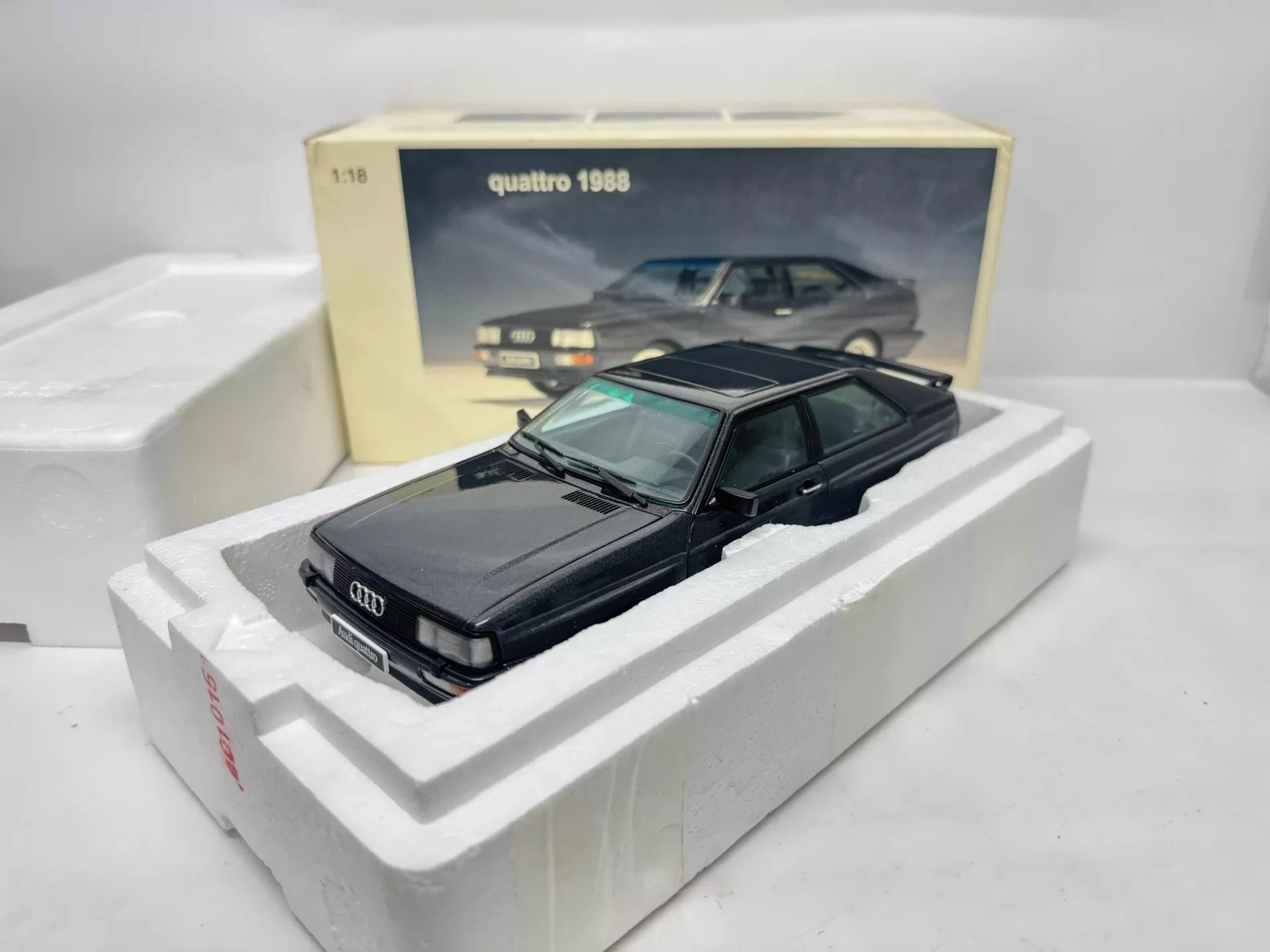 Autoart 1:18 Quattro 1988 Gray Simulation Limited Edition All Open Alloy Metal Static Car Model Toy Gift
Autoart 1:18 Quattro 1988 Gray Simulation Limited Edition All Open Alloy Metal Static Car Model Toy Gift