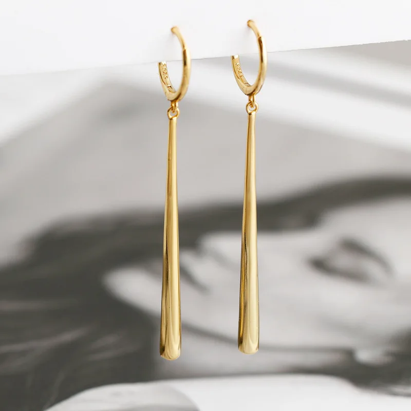 New Fashion Long Pendant Drop Earrings For Women Glossy Tiny Huggie Elegant Female Dangle Earring Piercing Accessories Jewelry
New Fashion Long Pendant Drop Earrings For Women Glossy Tiny Huggie Elegant Female Dangle Earring Piercing Accessories Jewelry