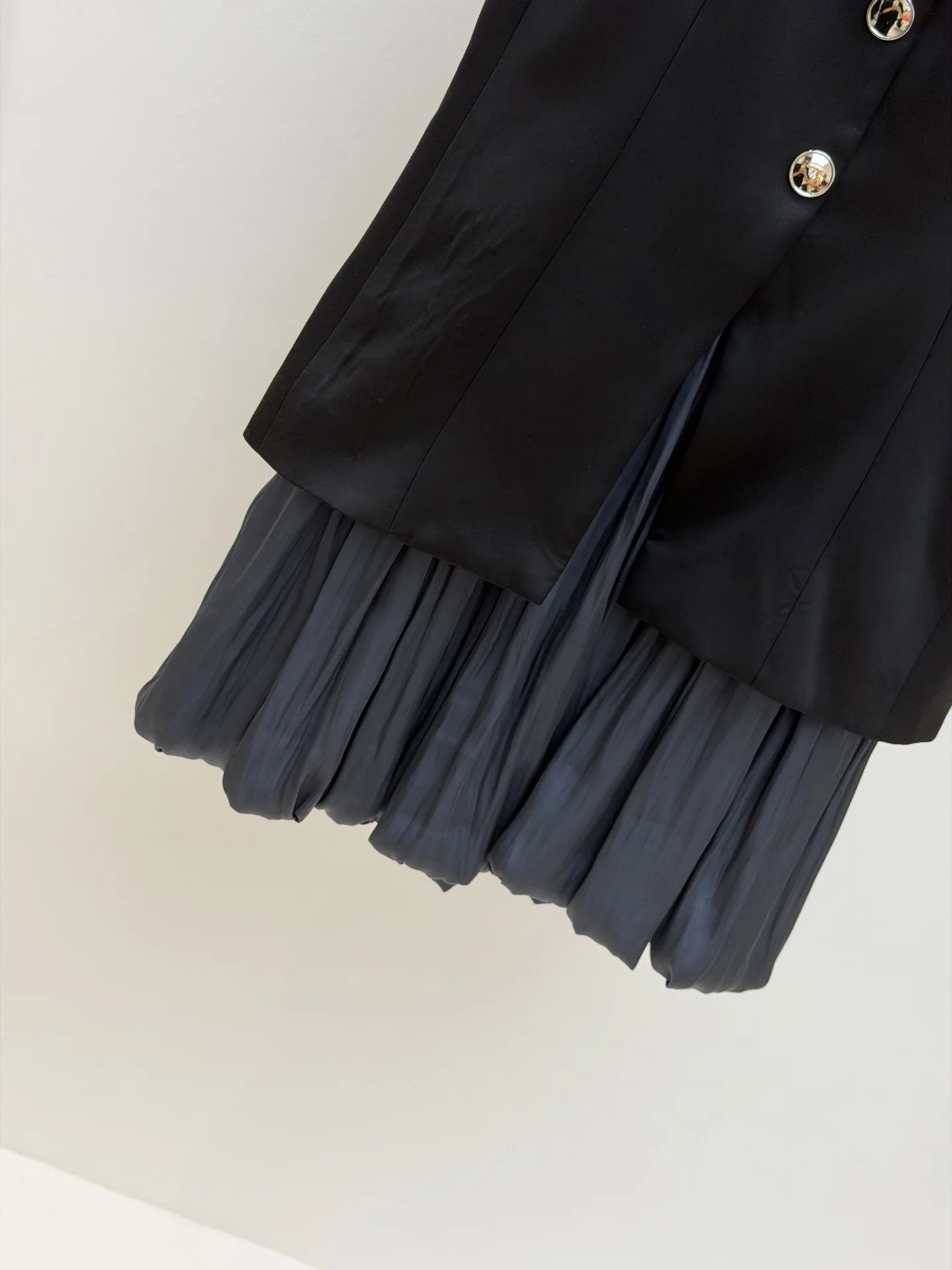 Spring/Summer Women V-Neck Sleeveless Spliced Hign Waist Pleated Dress Single Breasted A-line Slim Fashion Casual Mini Skirt
Spring/Summer Women V-Neck Sleeveless Spliced Hign Waist Pleated Dress Single Breasted A-line Slim Fashion Casual Mini Skirt