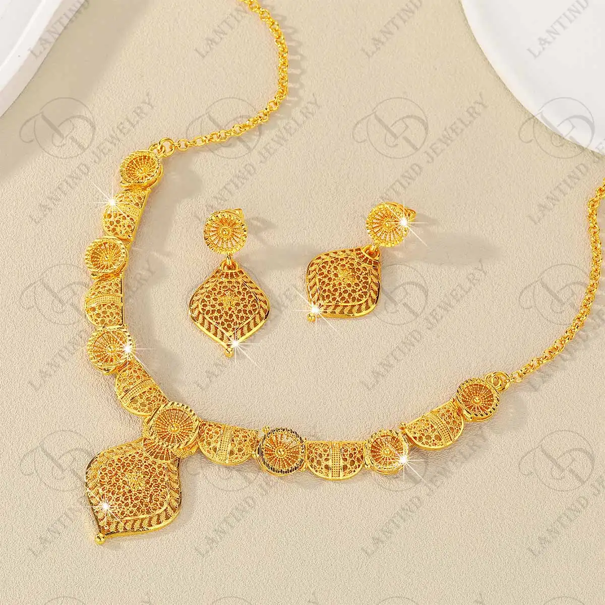 As00110 Middle Eastern Fashion Women's Exquisite Leaf Necklace Dubai 24K Gold Plated Elegant Earrings Bridal Copper Jewelry Set
As00110 Middle Eastern Fashion Women's Exquisite Leaf Necklace Dubai 24K Gold Plated Elegant Earrings Bridal Copper Jewelry Set