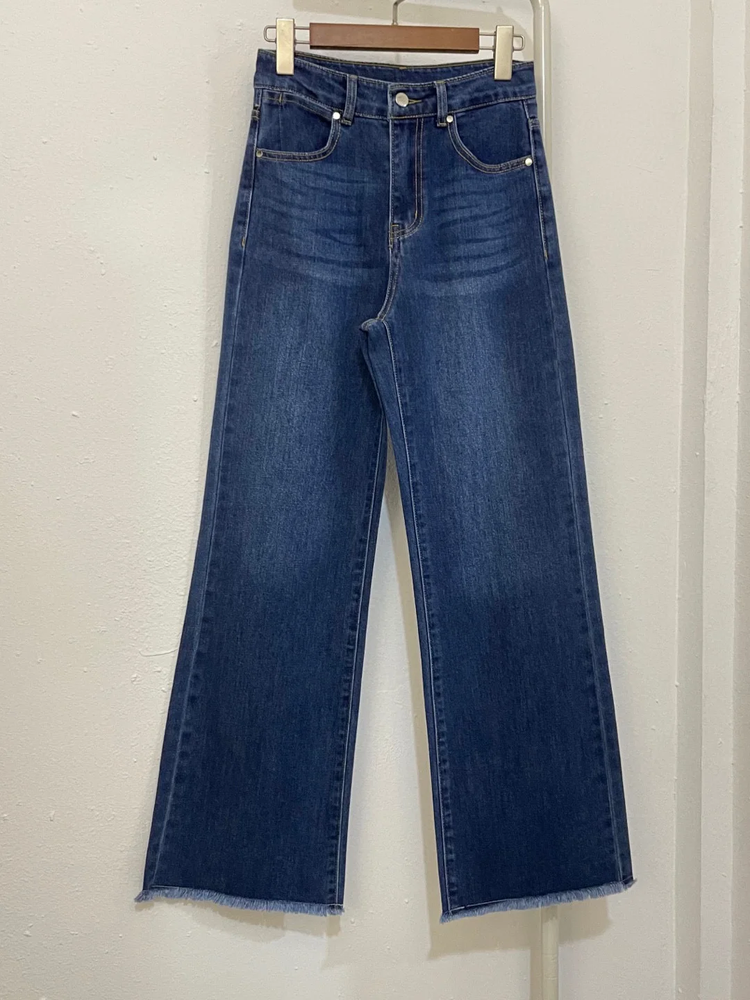 Retro Blue Straight Leg Slimming Wide Leg Commuter Casual Jeans Women's High Waist Long Pants Comfortable Wear Resistant 
Retro Blue Straight Leg Slimming Wide Leg Commuter Casual Jeans Women's High Waist Long Pants Comfortable Wear Resistant
