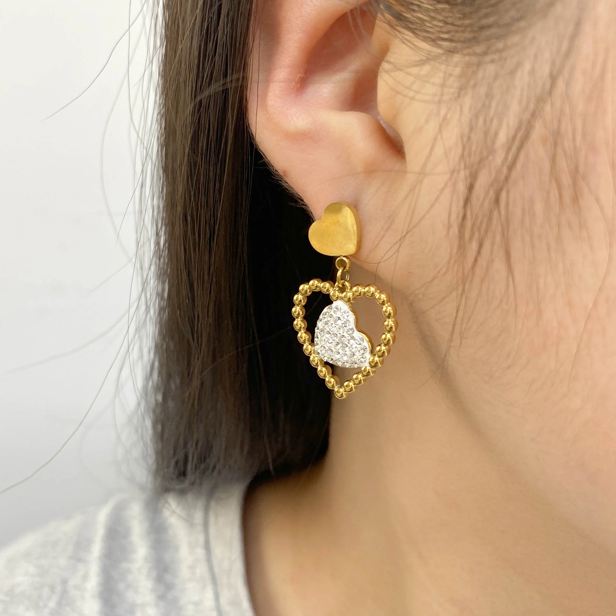 CHARMOMENT Jewelry Heart Hanging Earrings for Women Girl Korean Minimalist Fashion Shining Zircon Hollow Ear Drop Vintage Gift
CHARMOMENT Jewelry Heart Hanging Earrings for Women Girl Korean Minimalist Fashion Shining Zircon Hollow Ear Drop Vintage Gift