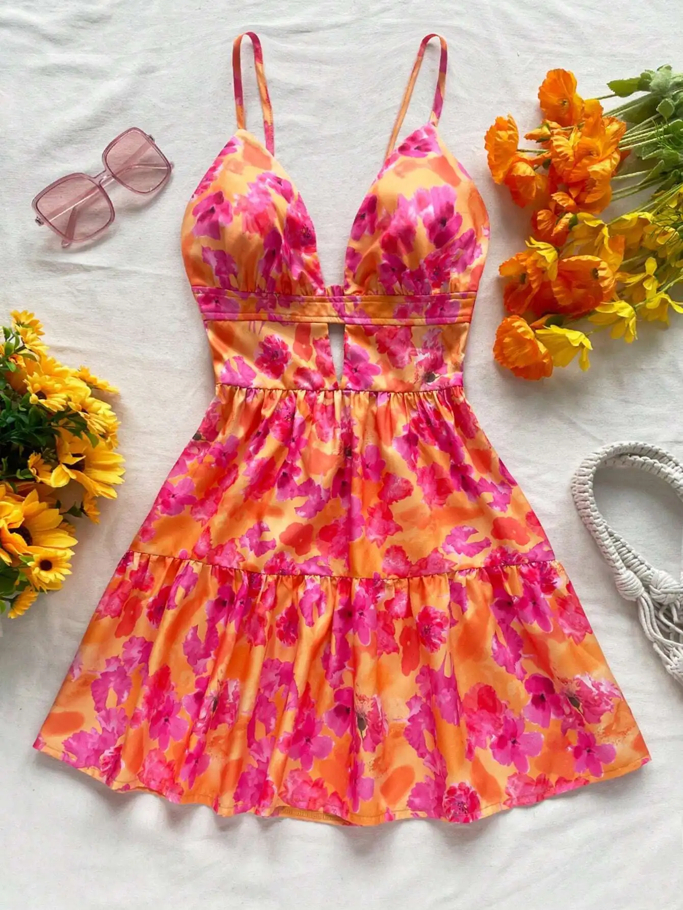 Floral Spaghetti Strap V-Neck Hollow Out Backless Summer Dress For Women
Floral Spaghetti Strap V-Neck Hollow Out Backless Summer Dress For Women