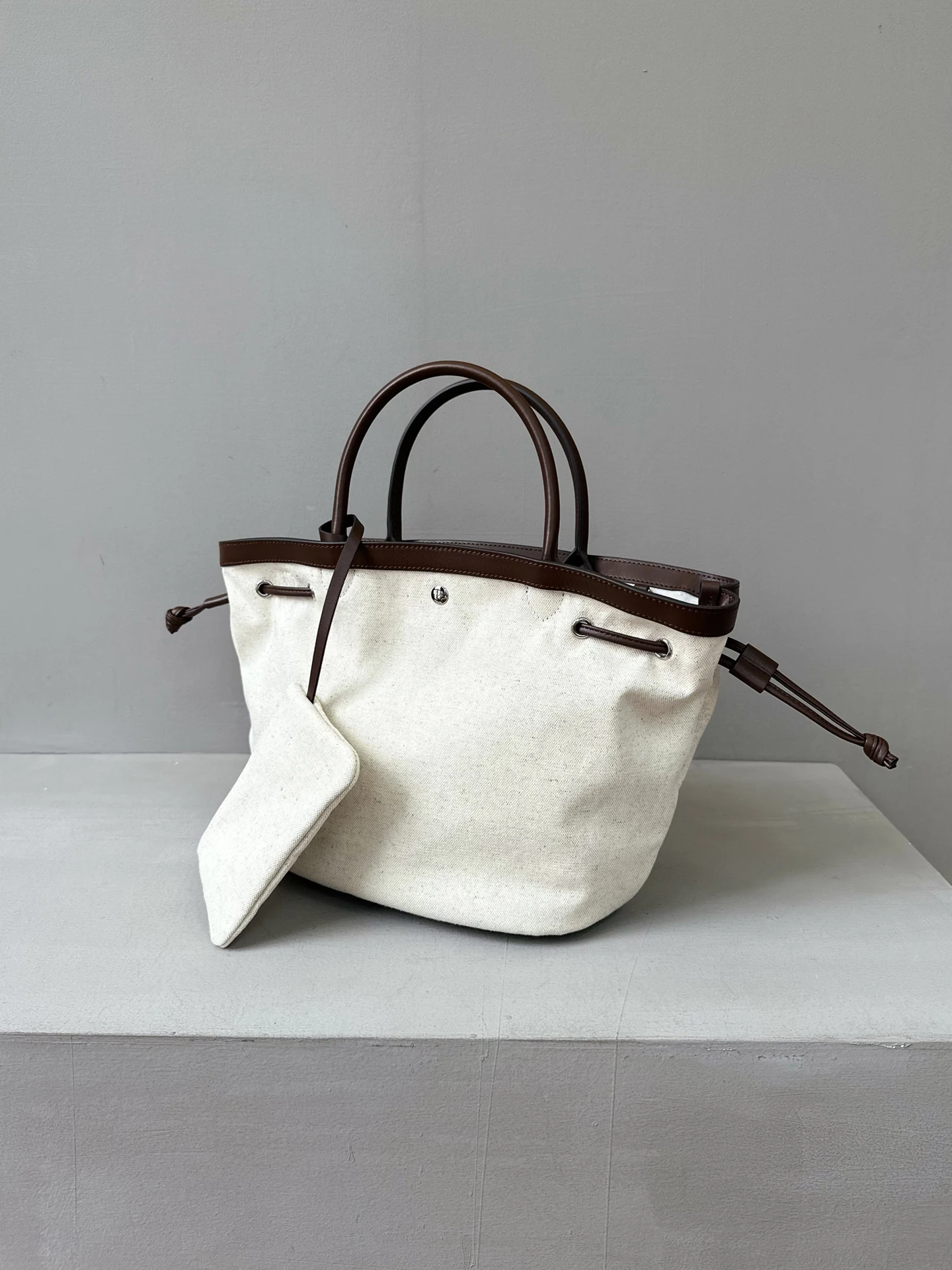 Cotton Linen Canvas Tote Bag oulder Crossbody Commuter Buet Bag Pure Color Contrast Sle Casual Faion Tote Bag
Cotton Linen Canvas Tote Bag oulder Crossbody Commuter Buet Bag Pure Color Contrast Sle Casual Faion Tote Bag