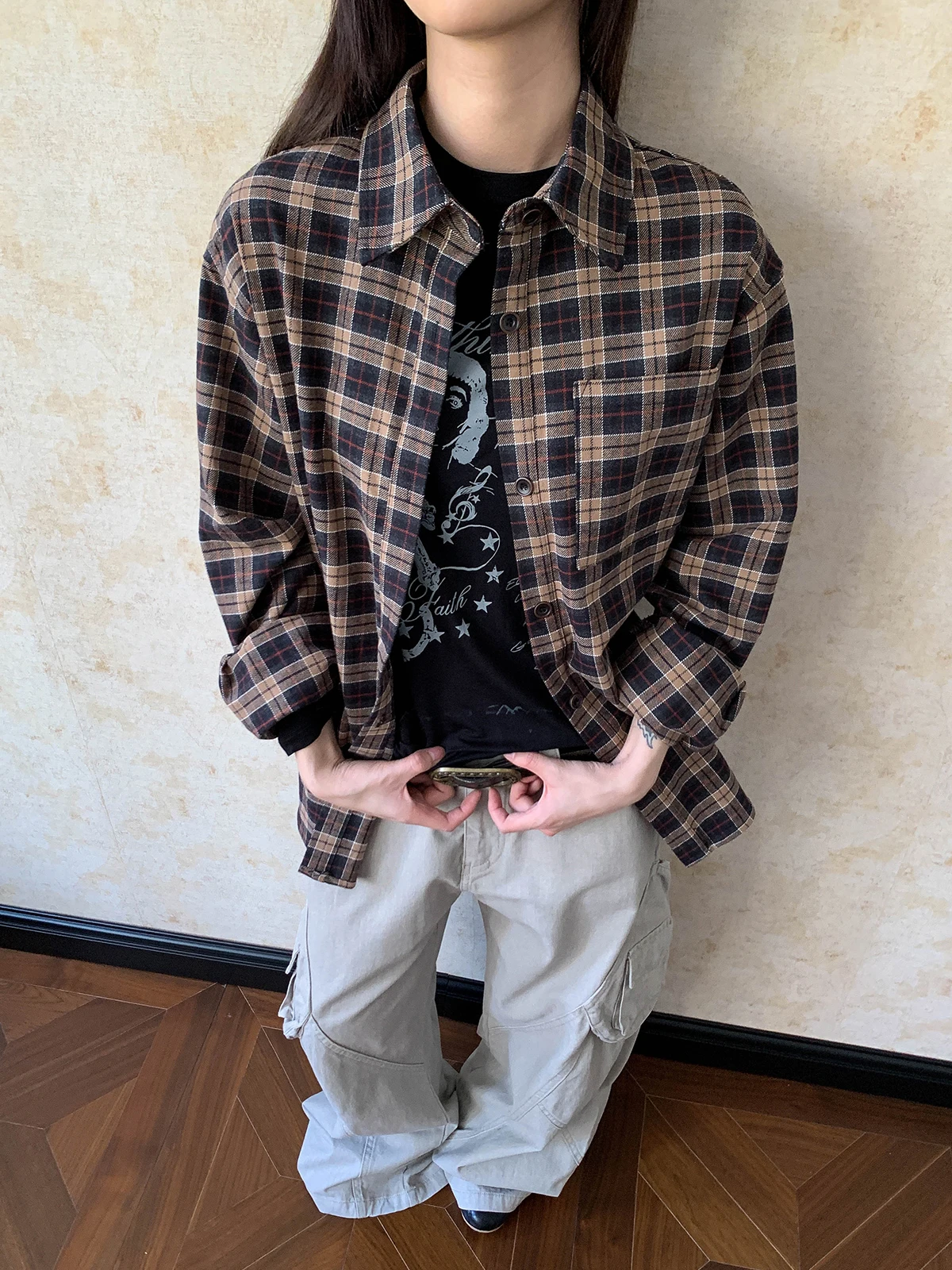 Aket American Loose Feeling Plaid Casual Long Sve irt Women's Lazy Versatile Button Sun Protection irt Coat Linen
Aket American Loose Feeling Plaid Casual Long Sve irt Women's Lazy Versatile Button Sun Protection irt Coat Linen