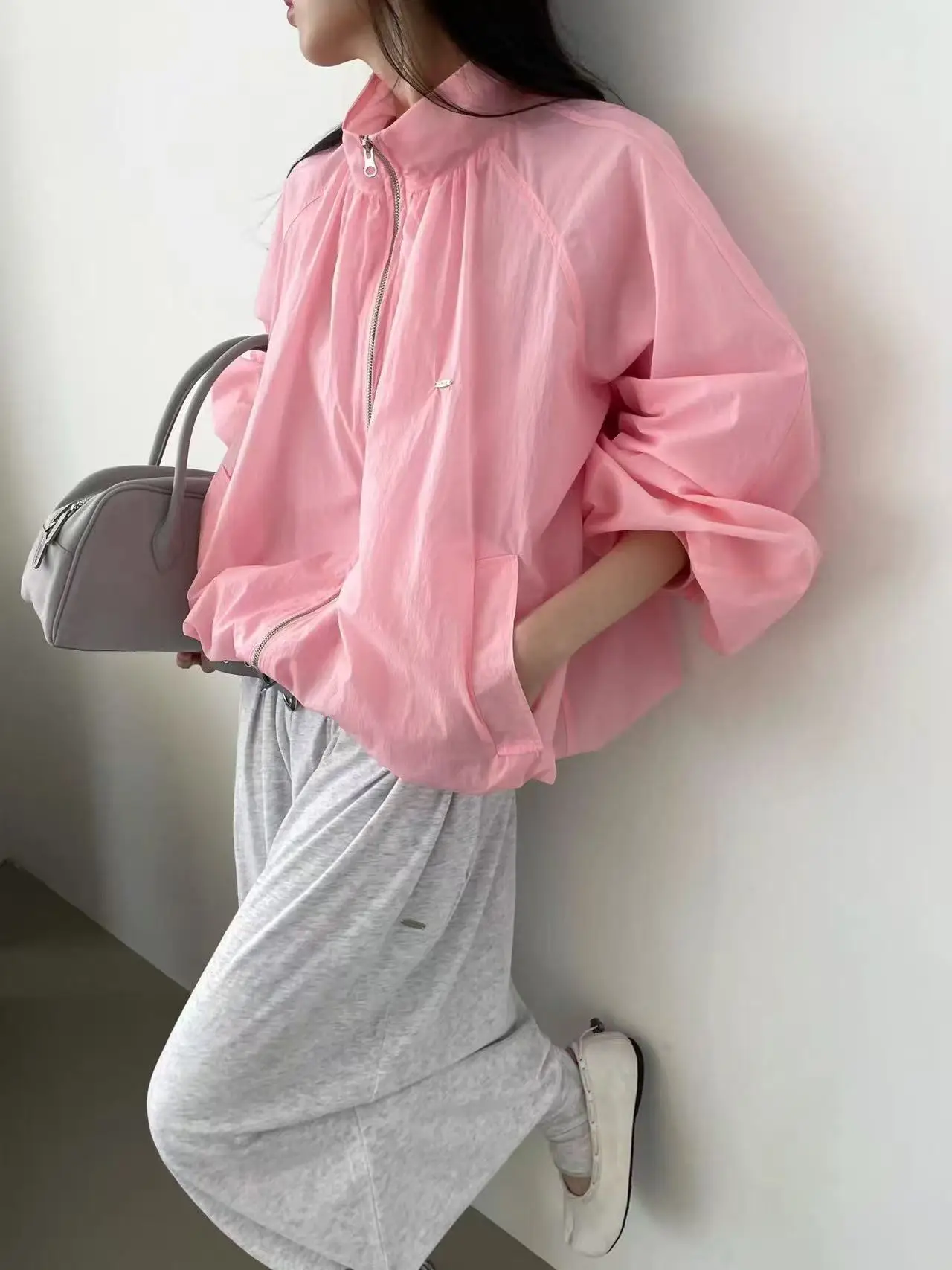 Casual Style Loose Fit Zipper Sun Protection Jacket Women Summer Lightweight Lantern Sleeve Airy Short Top Outerwear
Casual Style Loose Fit Zipper Sun Protection Jacket Women Summer Lightweight Lantern Sleeve Airy Short Top Outerwear