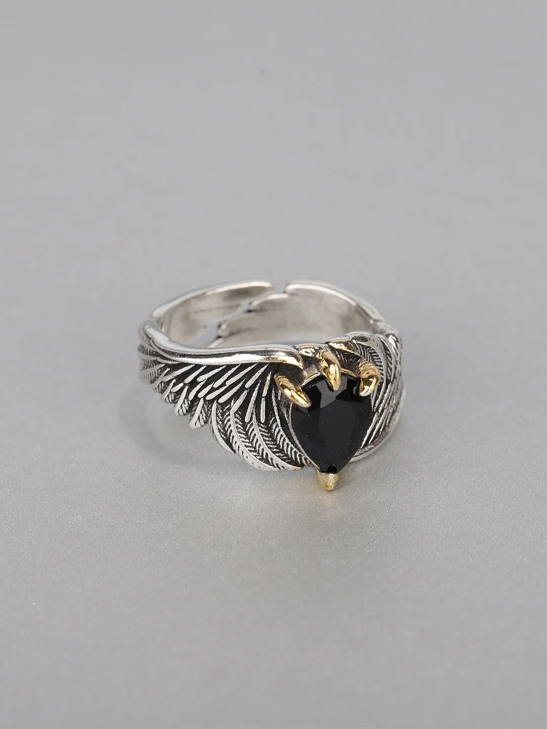 Retro Eagle Wings Ring with Black Diamond Eagle Claw Feathers Personality Match High-End Open Finger Ring Vintage Style Jewelry
Retro Eagle Wings Ring with Black Diamond Eagle Claw Feathers Personality Match High-End Open Finger Ring Vintage Style Jewelry