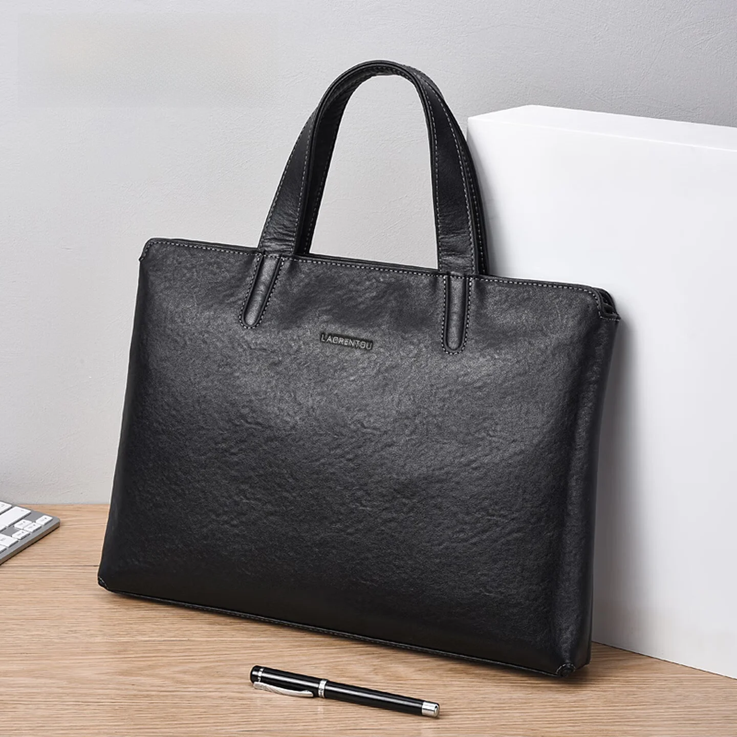 Genuine Leather Briease for Men Busin Cuter Bag Handbag Soft Handle Casual Zipper Closure Large Size Square ape
Genuine Leather Briease for Men Busin Cuter Bag Handbag Soft Handle Casual Zipper Closure Large Size Square ape