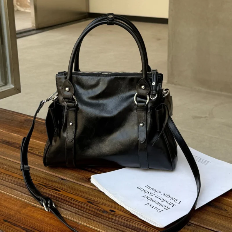 Женская роскошная сумка через плечо, большая сумка-кроссбоди с отделениями, повседневная универсальная сумка-тоут, легкая сумка для поездок на работу в ретро-стиле.
Женская роскошная сумка через плечо, большая сумка-кроссбоди с отделениями, повседневная универсальная сумка-тоут, легкая сумка для поездок на работу в ретро-стиле.