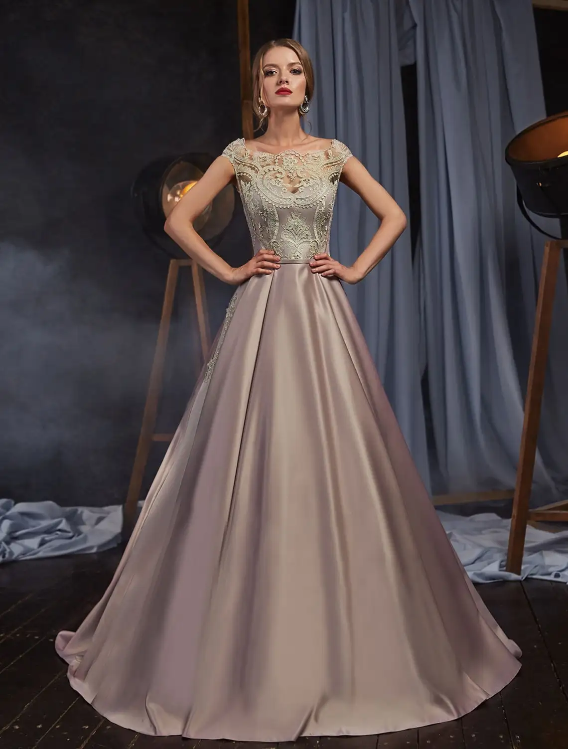Long Satin Evening Dresses 2023 Lace Applique Cap Sleeves A Line Elegant Sleeveless Formal Party Prom Gowns
Long Satin Evening Dresses 2023 Lace Applique Cap Sleeves A Line Elegant Sleeveless Formal Party Prom Gowns