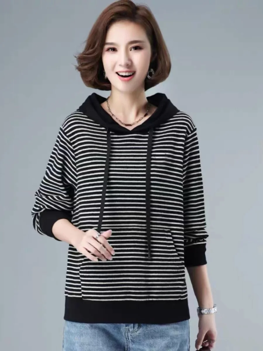 Утепленная флисовая толстовка с капюшоном для женщин, осенне-зимняя новинка, теплая, большого размера, свободного кроя, с капюшоном, в корейском стиле, с длинными рукавами
Утепленная флисовая толстовка с капюшоном для женщин, осенне-зимняя новинка, теплая, большого размера, свободного кроя, с капюшоном, в корейском стиле, с длинными рукавами