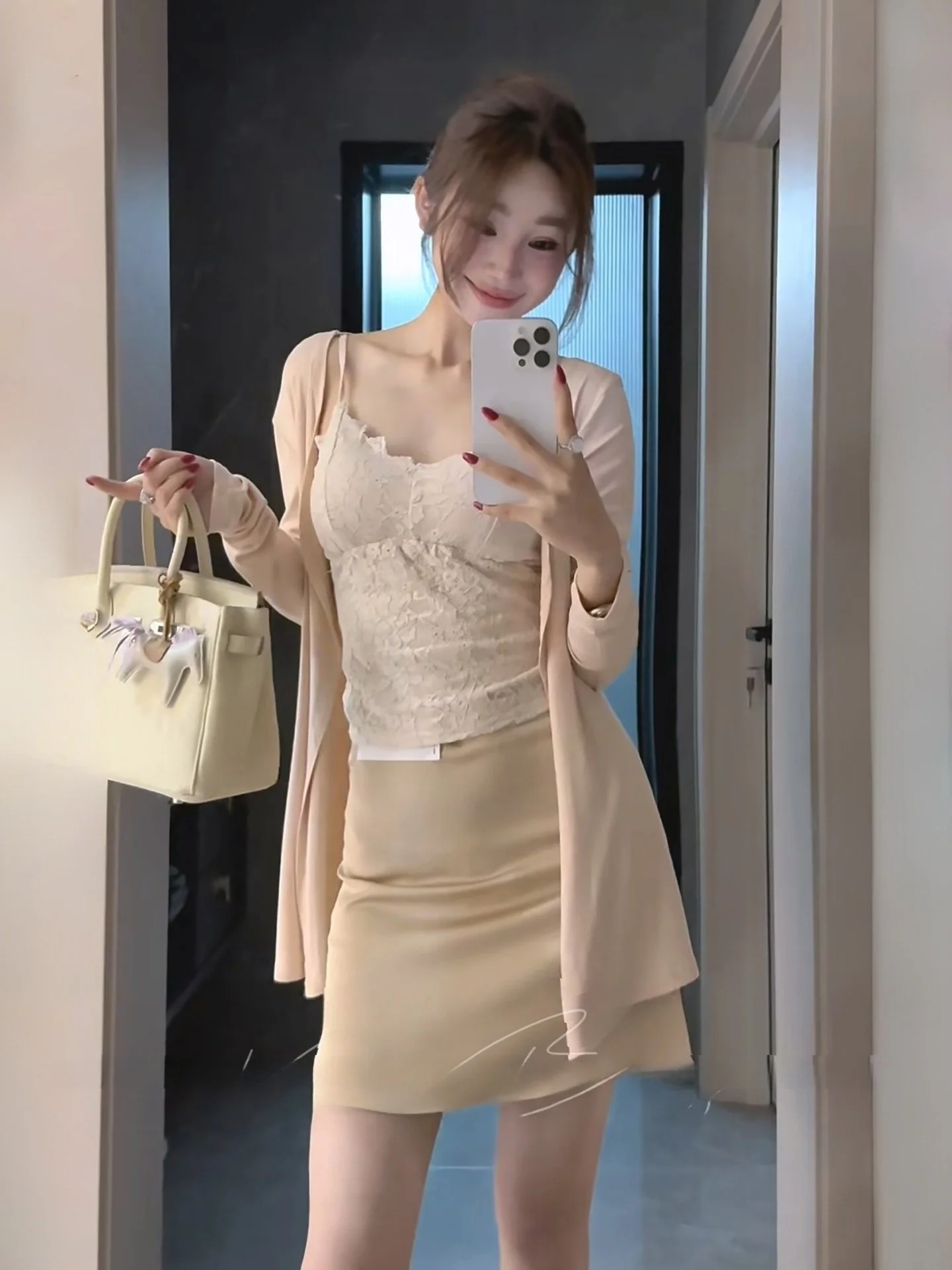 Summer Slimming Lace Halter Neck Open Cardigan Wrap around Skirt Three Piece Set Women's Fashion Ensemble High Waist Long Sleeve
Summer Slimming Lace Halter Neck Open Cardigan Wrap around Skirt Three Piece Set Women's Fashion Ensemble High Waist Long Sleeve