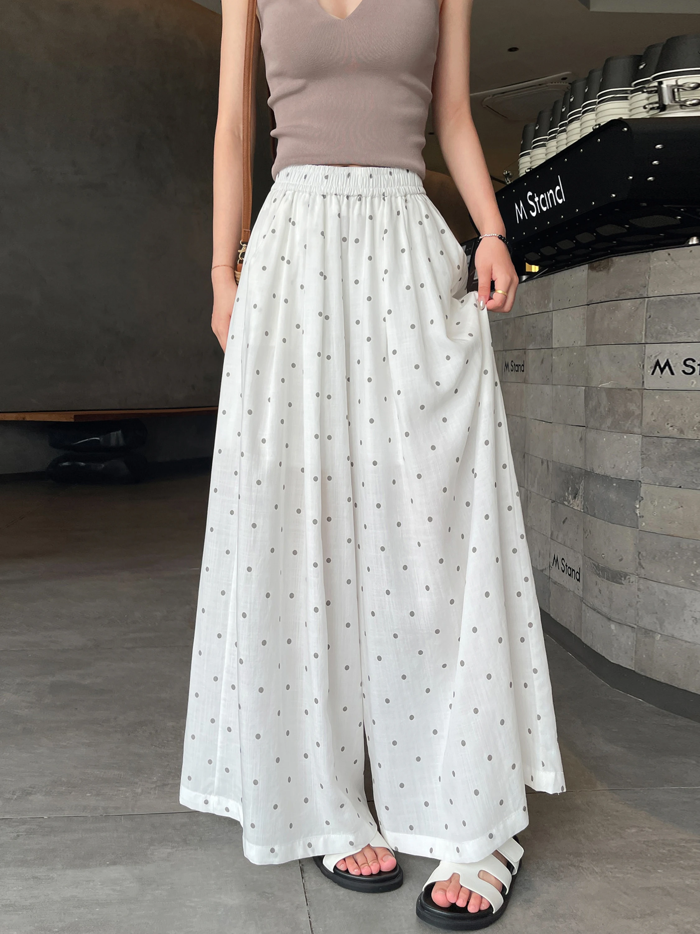 Summer New Polka Dot Ice Silk Wide Leg Pants Women Loose Slimming Casual Drapey Skirt Thin Versatile Floor-Length Pants
Summer New Polka Dot Ice Silk Wide Leg Pants Women Loose Slimming Casual Drapey Skirt Thin Versatile Floor-Length Pants