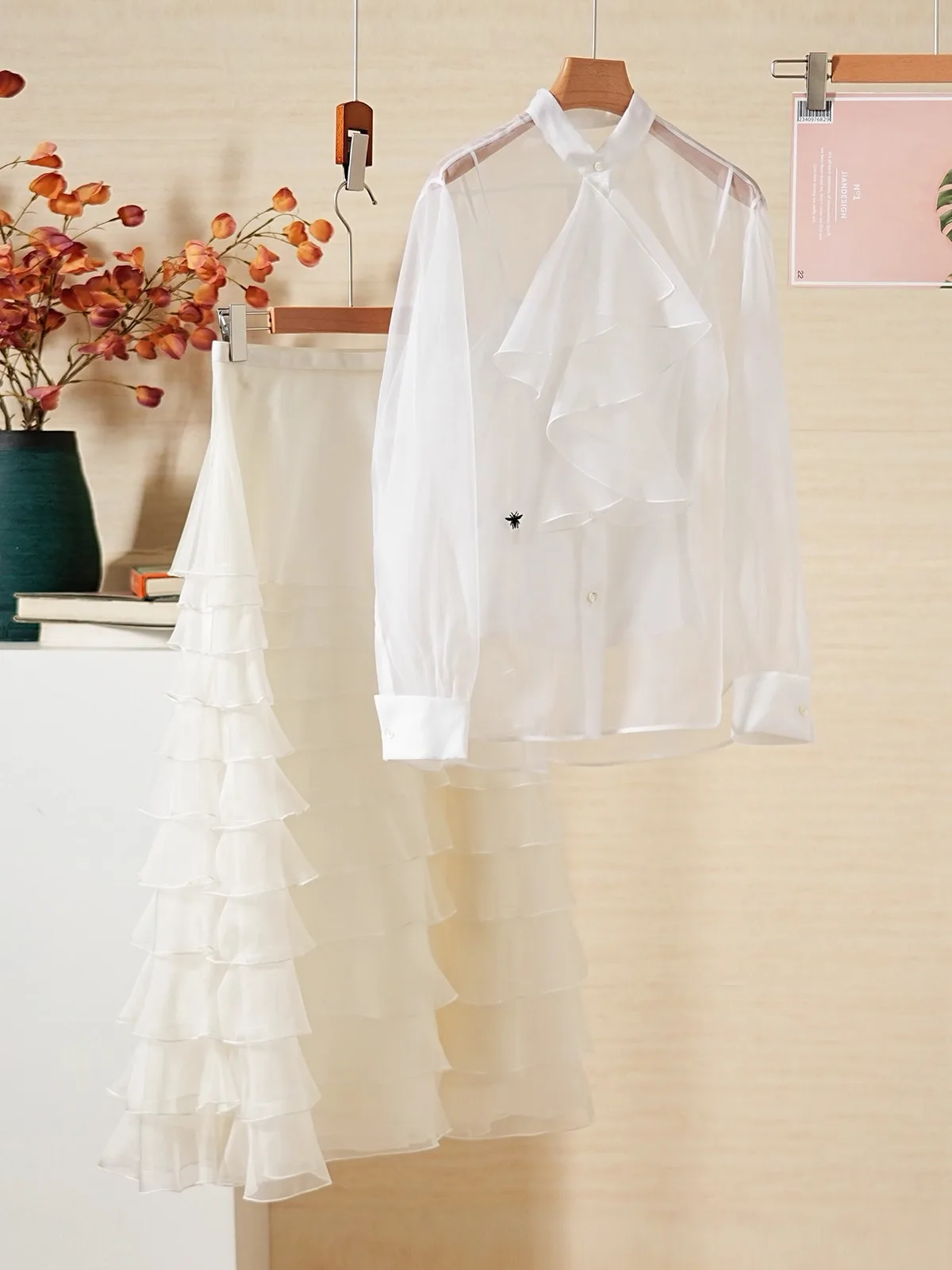 Новая зимняя блузка Sle YongLeap с кружевной отделкой и юбка А-силуэта с высокой талией Ogees – модная повседневная рабочая одежда для женщин
Новая зимняя блузка Sle YongLeap с кружевной отделкой и юбка А-силуэта с высокой талией Ogees – модная повседневная рабочая одежда для женщин