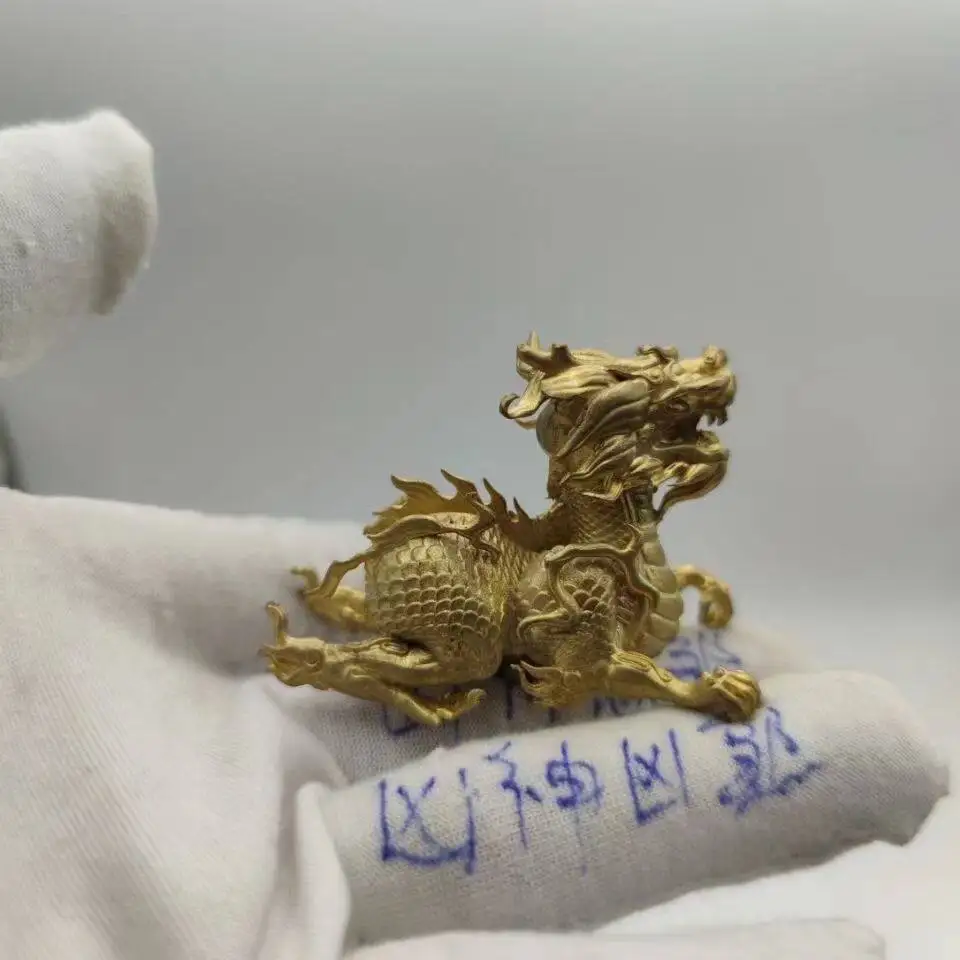 Antique bronze qilin statue attracts wealth car decorations auspicious beasts dragon patterns home decoration crafts
Antique bronze qilin statue attracts wealth car decorations auspicious beasts dragon patterns home decoration crafts