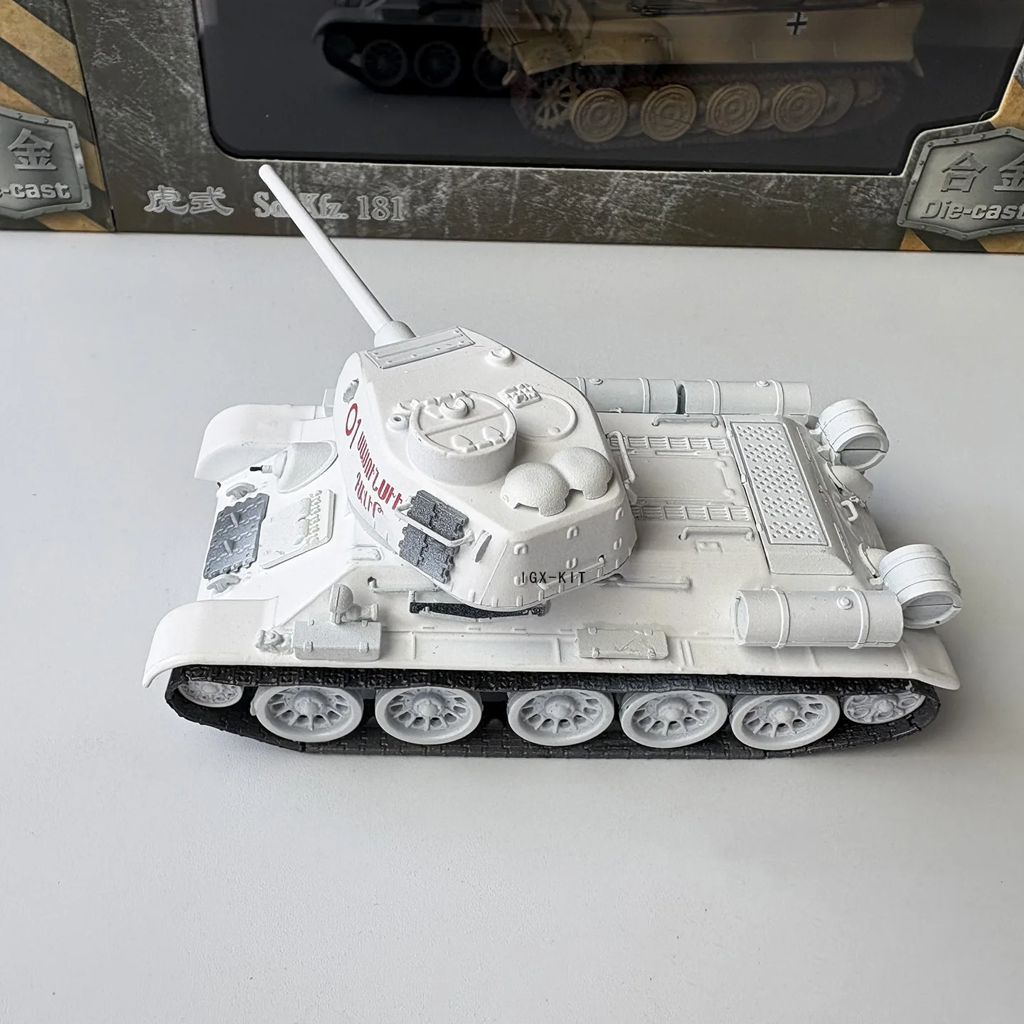1/72 Soviet T-34 Heavy Tank Model T-34-85 Belarusian Snow Camouflage Military Tank Metal Model Home Desktop Display Collectible
1/72 Soviet T-34 Heavy Tank Model T-34-85 Belarusian Snow Camouflage Military Tank Metal Model Home Desktop Display Collectible