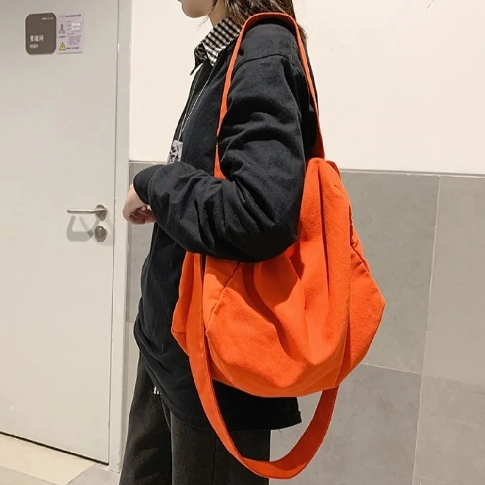 Simple Large Capacity Canvas Crossbody Bag Phone Pouch Japanese Style Student Shoulder Bag Versatile Canvas Messenger Bag Couple
Simple Large Capacity Canvas Crossbody Bag Phone Pouch Japanese Style Student Shoulder Bag Versatile Canvas Messenger Bag Couple