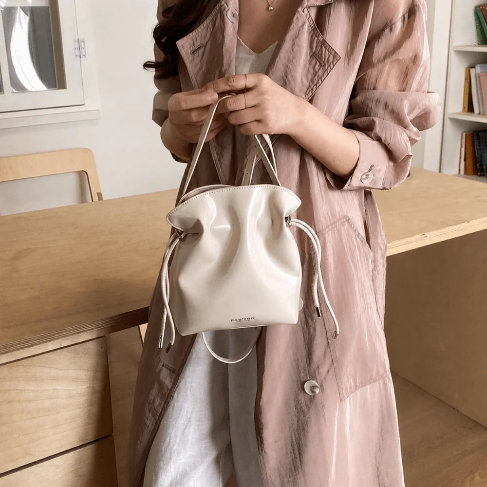 New Cloud Drawstring Bucket Bag Solid Color PU Leather Crossbody Bag Soft Lightweight Mini Shoulder Bag Women
New Cloud Drawstring Bucket Bag Solid Color PU Leather Crossbody Bag Soft Lightweight Mini Shoulder Bag Women