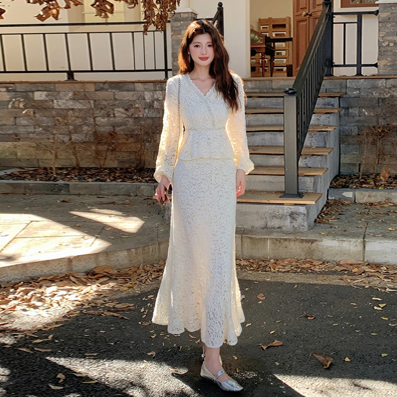 Elegant V-neck Top And Fish-tail Skirt Two-piece Set Autumn Winter Fashion Casual Wear Slim Fit Long Sleeve Zipper Closure
Elegant V-neck Top And Fish-tail Skirt Two-piece Set Autumn Winter Fashion Casual Wear Slim Fit Long Sleeve Zipper Closure