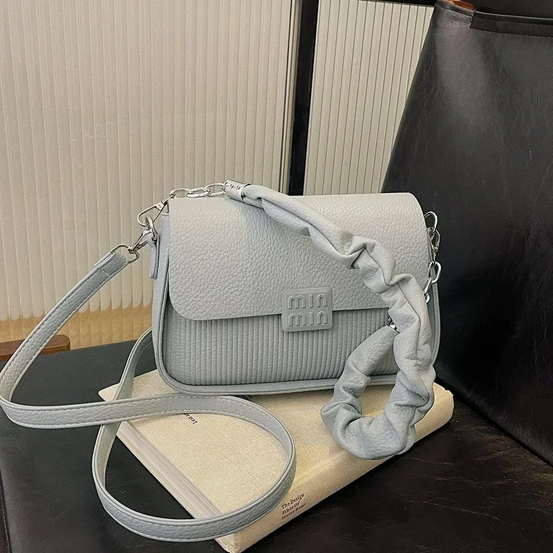 Classic Designer Simple Diaper Bag Elegant Crossbody Bag For Women Trendy Solid Color Tote Minimalist Fashionable
Classic Designer Simple Diaper Bag Elegant Crossbody Bag For Women Trendy Solid Color Tote Minimalist Fashionable