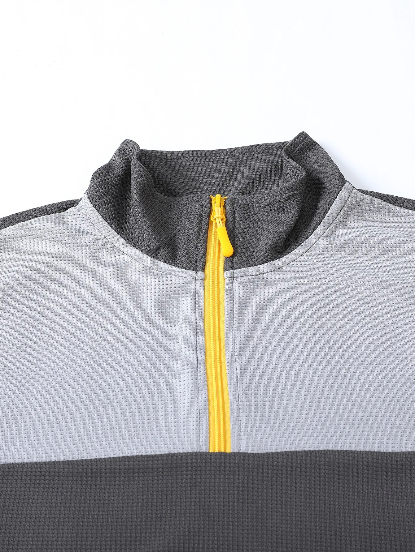 Новинка 2025 года, лоскутная осенне-зимняя тканевая мужская повседневная однотонная футболка с длинными рукавами и воротником-стойкой на молнии, топ, мужской пуловер
Новинка 2025 года, лоскутная осенне-зимняя тканевая мужская повседневная однотонная футболка с длинными рукавами и воротником-стойкой на молнии, топ, мужской пуловер 