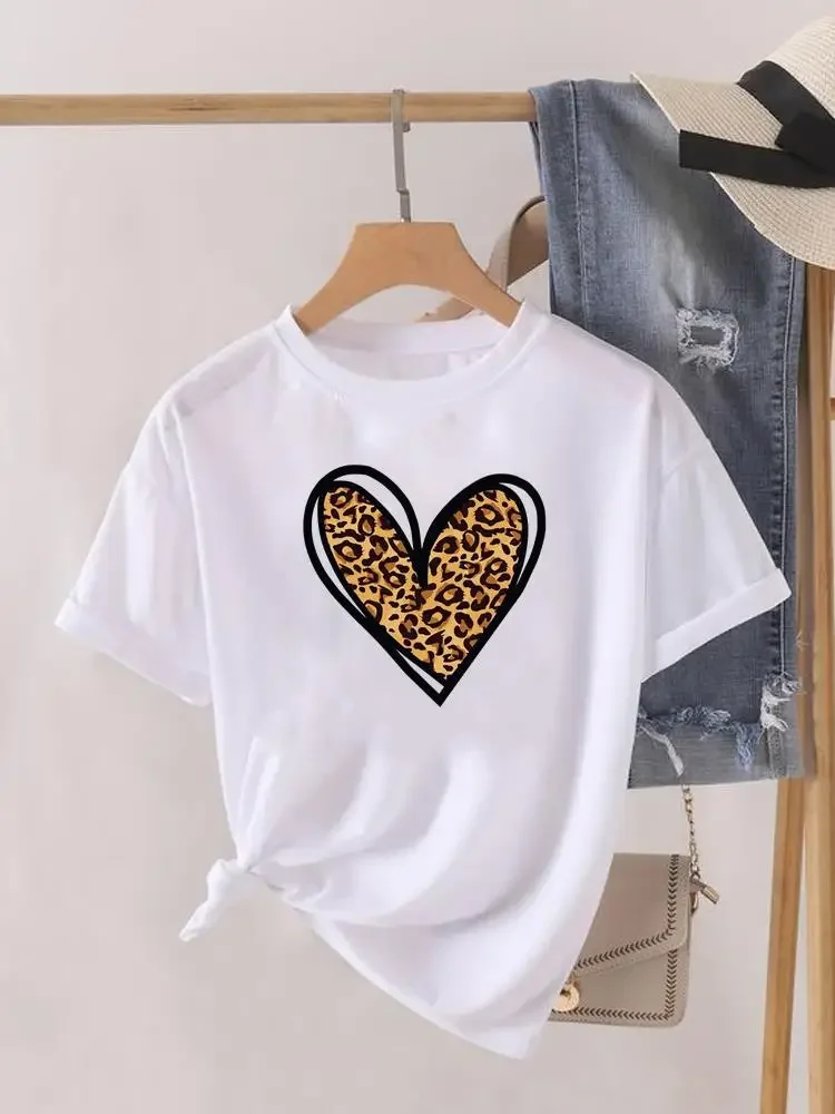 Women's Plus Size T-shirt Graphic Short Sleeve Clothing Top, Loose and Casual, Soft and Comfortable Breathable, Outdoor Sports
Women's Plus Size T-shirt Graphic Short Sleeve Clothing Top, Loose and Casual, Soft and Comfortable Breathable, Outdoor Sports