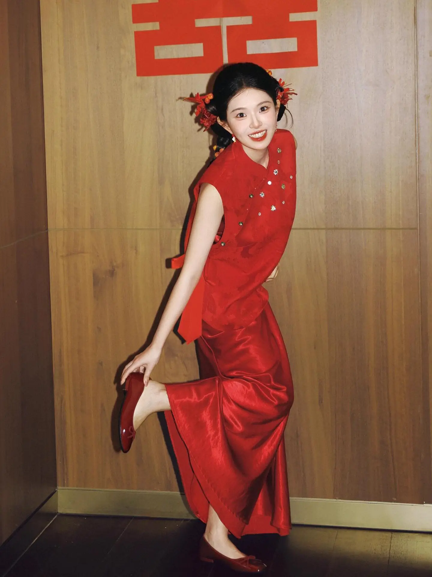 Elegant Red Two-Piece Bridal Morning Robe for Women Wedding Ceremony Dress Luxury Minimalist Wedding Reception Suit
Elegant Red Two-Piece Bridal Morning Robe for Women Wedding Ceremony Dress Luxury Minimalist Wedding Reception Suit