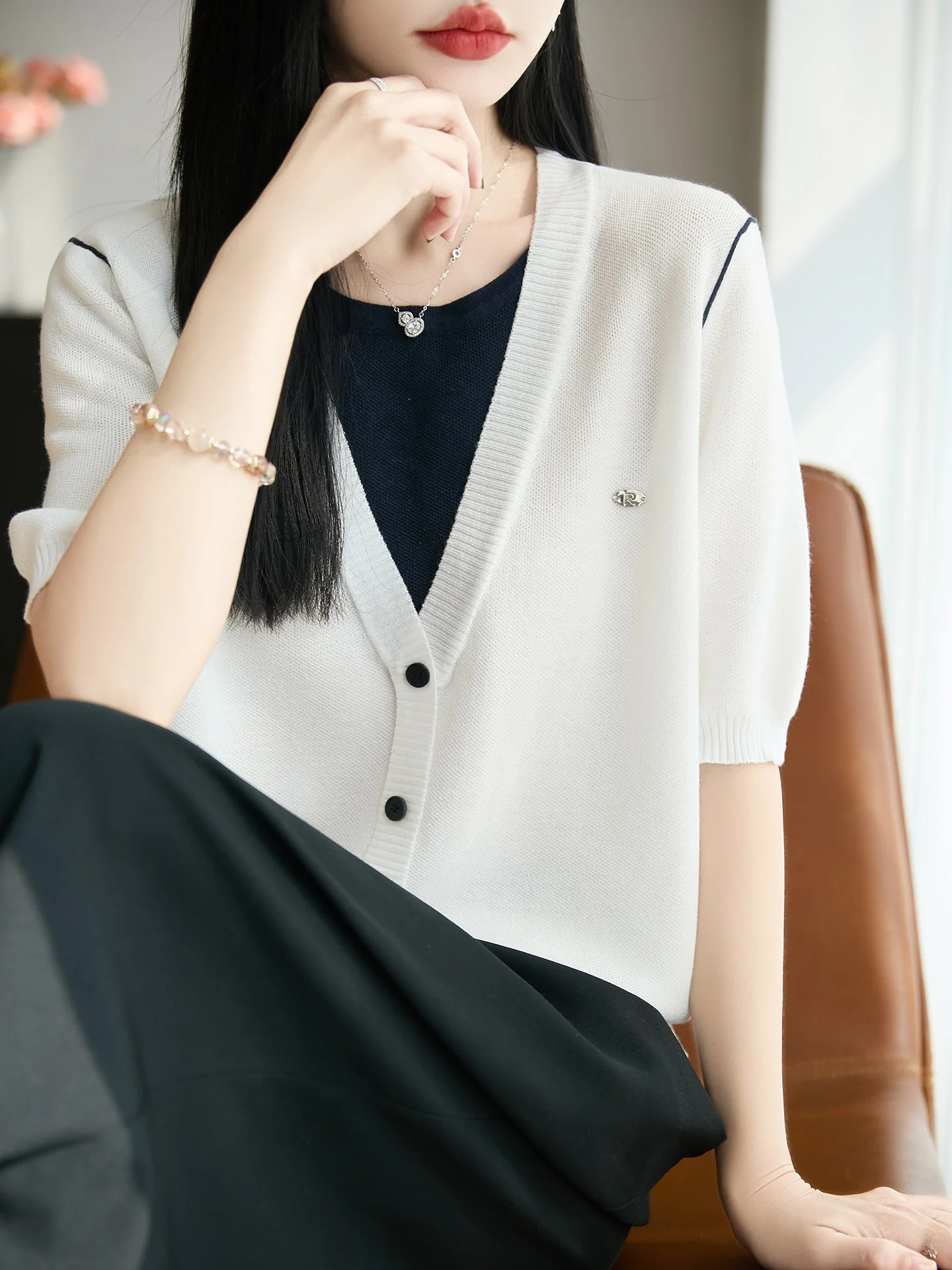 Loose Ice Silk Knitted V-Neck Short Sleeve T-Shirt Women's Open Cardigan Gray Button up Top Casual Style High Waist Universal...
Loose Ice Silk Knitted V-Neck Short Sleeve T-Shirt Women's Open Cardigan Gray Button up Top Casual Style High Waist Universal...
