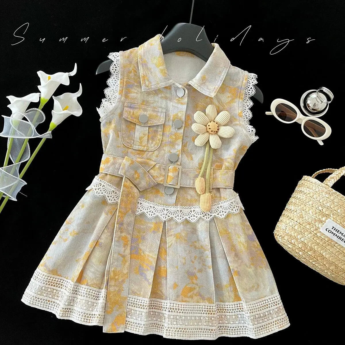 Summer girls' high-end printed soft denim patchwork dress new children's lace dress sleeveless
Summer girls' high-end printed soft denim patchwork dress new children's lace dress sleeveless