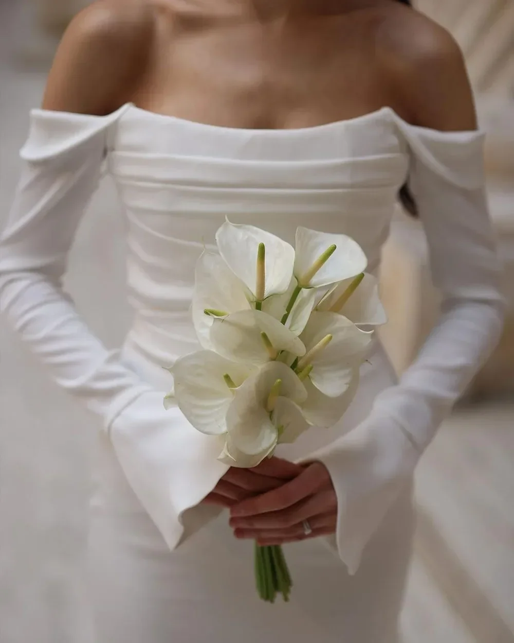 Customized Sexy V Neck Side Backless Bride Gowns Modern Party Bridal Gowns Wedding Reception Dress For Bride High Quality Fash
Customized Sexy V Neck Side Backless Bride Gowns Modern Party Bridal Gowns Wedding Reception Dress For Bride High Quality Fash