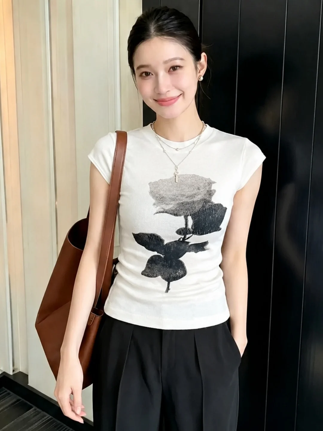 Slim Fit Korean Style Short Sleeve T-Shirt Women's Print Design Crew Neck Commute Top Summer Fashion Elegant Unique
Slim Fit Korean Style Short Sleeve T-Shirt Women's Print Design Crew Neck Commute Top Summer Fashion Elegant Unique
