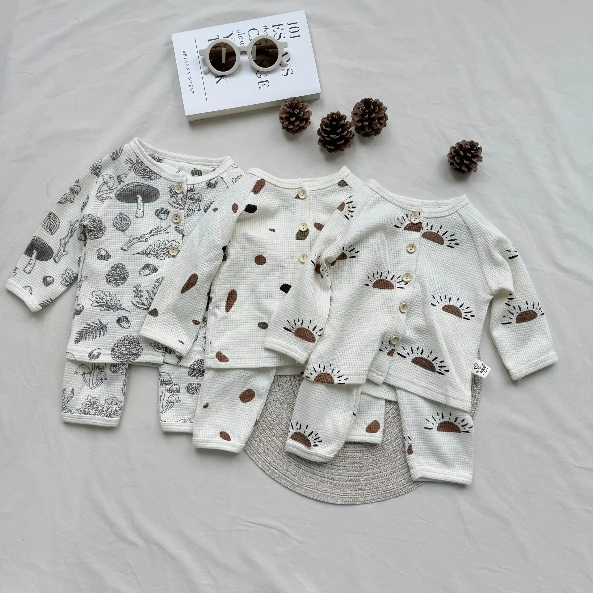 Danish Style Children's Home Suit Set, Baby and Toddler Waffle Print Casual Long Sleeved Cardigan Pants Two-piece Set 
Danish Style Children's Home Suit Set, Baby and Toddler Waffle Print Casual Long Sleeved Cardigan Pants Two-piece Set