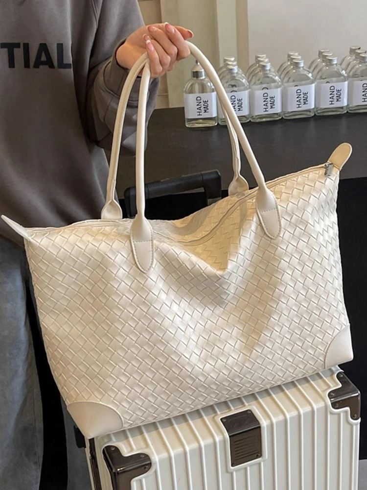 2025 новая женская водонепроницаемая сумка из искусственной кожи большой емкости, модная сумка для фитнеса, йоги, сумка-тоут со съемным плечевым ремнем
2025 новая женская водонепроницаемая сумка из искусственной кожи большой емкости, модная сумка для фитнеса, йоги, сумка-тоут со съемным плечевым ремнем