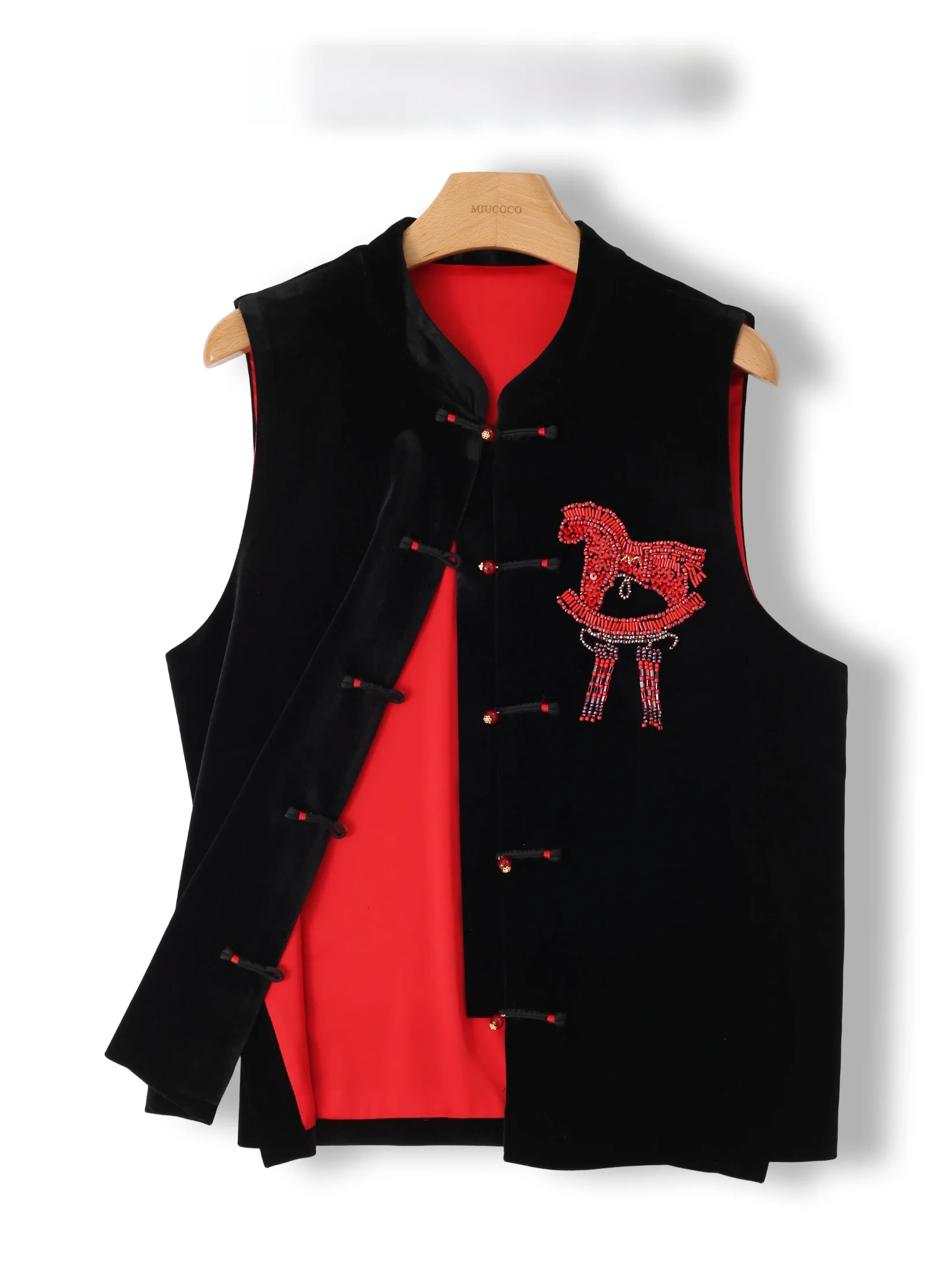 New Chinese Style Velvet Jacket Women's Fashionable Embroidered Button Lucky Velvet Vest Straight Tube Stand Collar
New Chinese Style Velvet Jacket Women's Fashionable Embroidered Button Lucky Velvet Vest Straight Tube Stand Collar